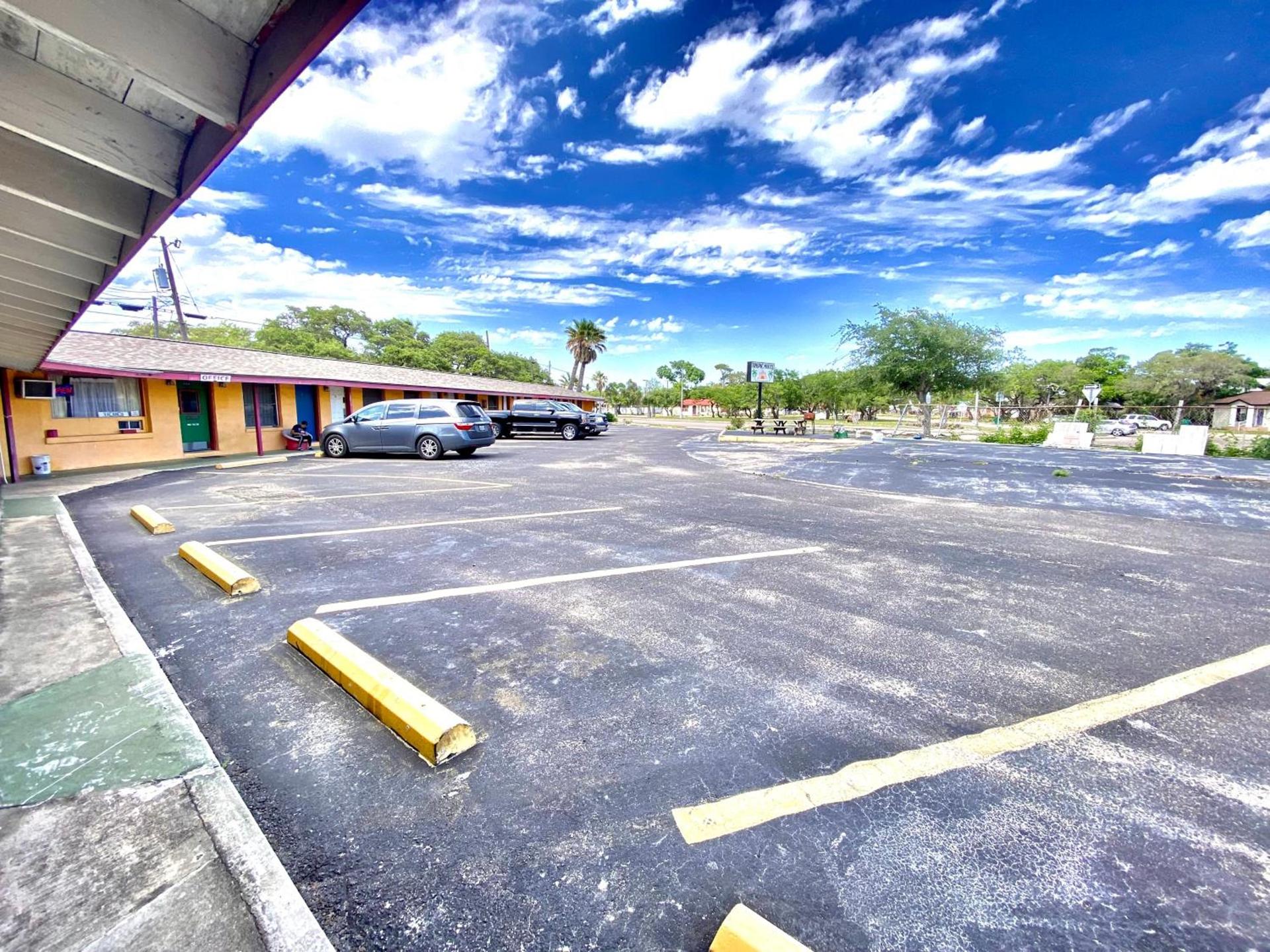 Tropic Motel photo 24