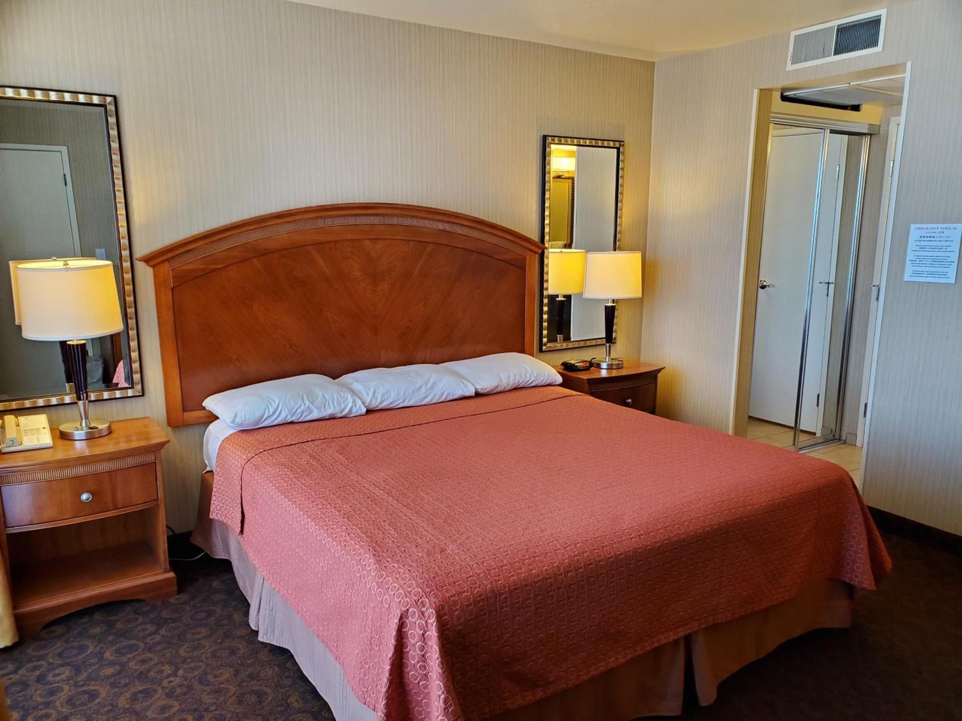 Royal Pacific Motor Inn photo 21