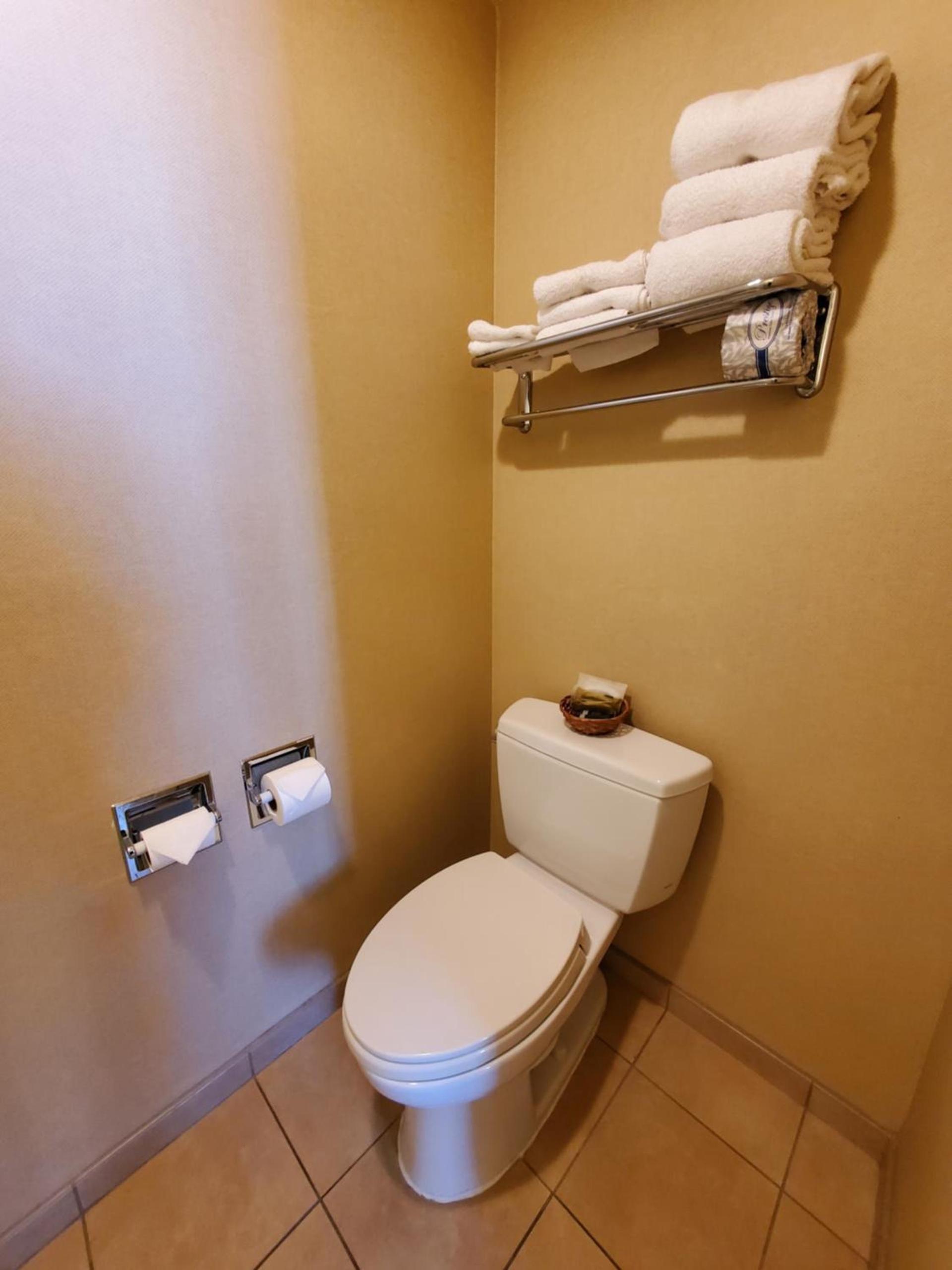 Royal Pacific Motor Inn photo 20