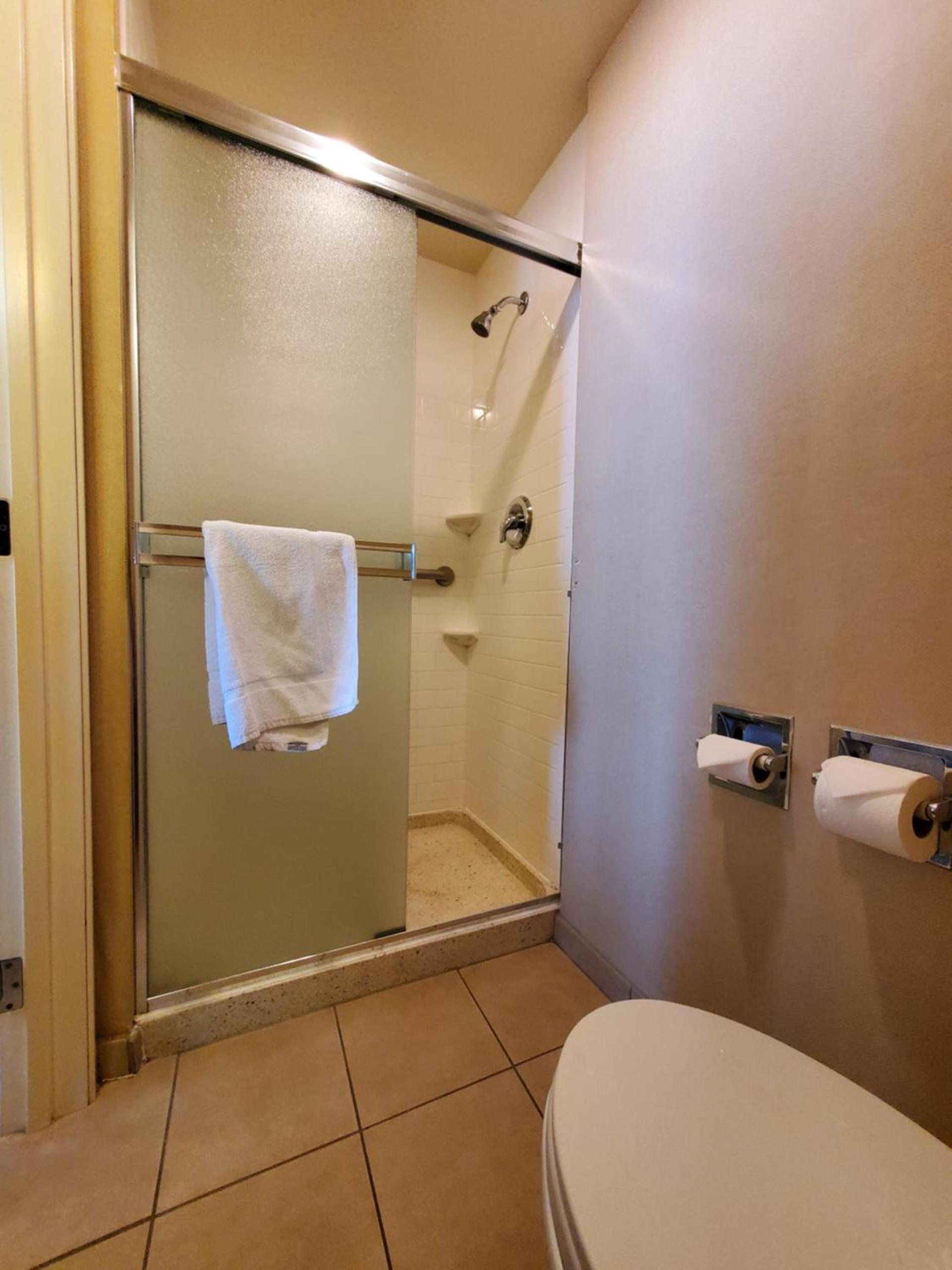 Royal Pacific Motor Inn photo 23