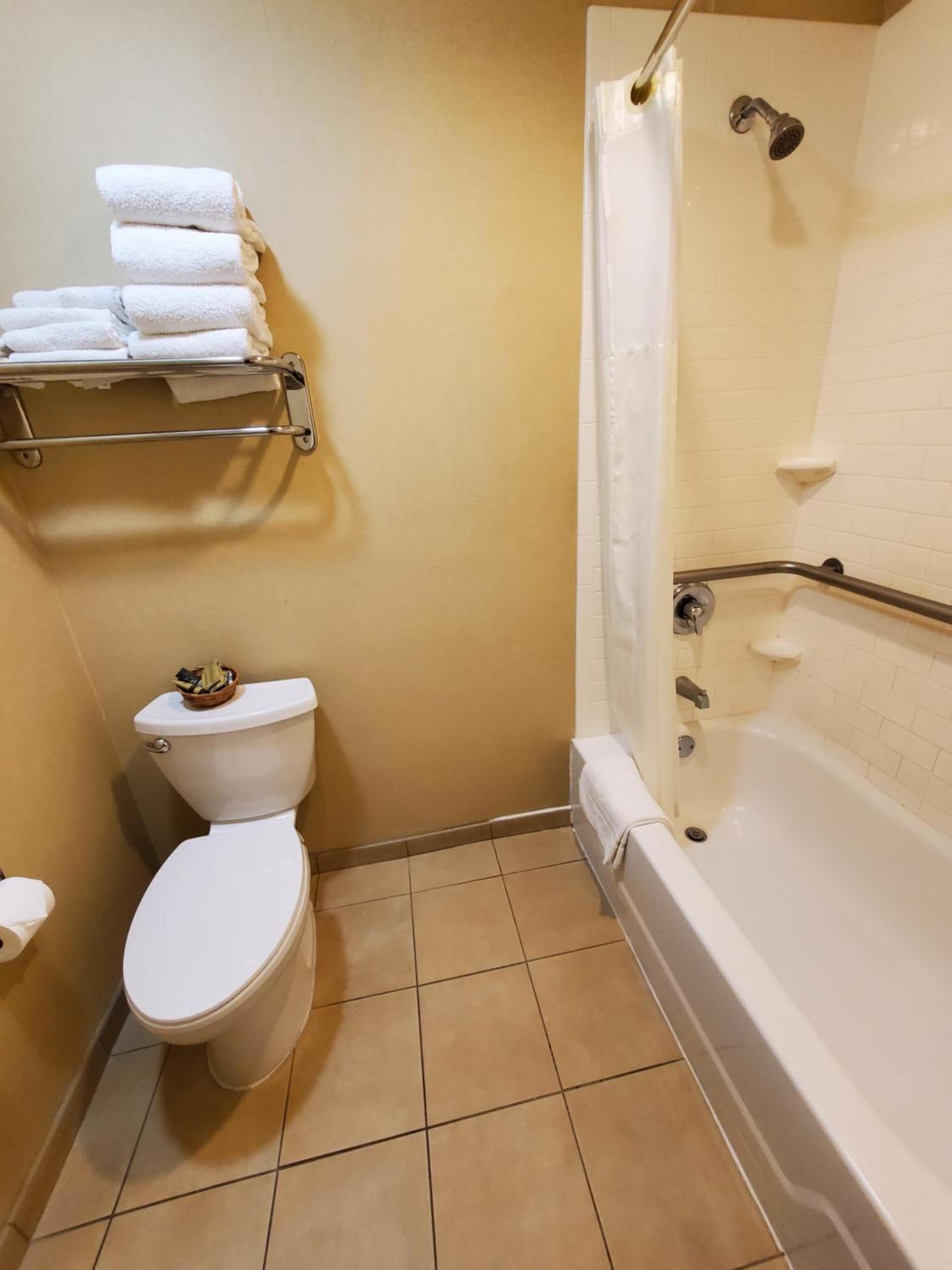 Royal Pacific Motor Inn photo 25