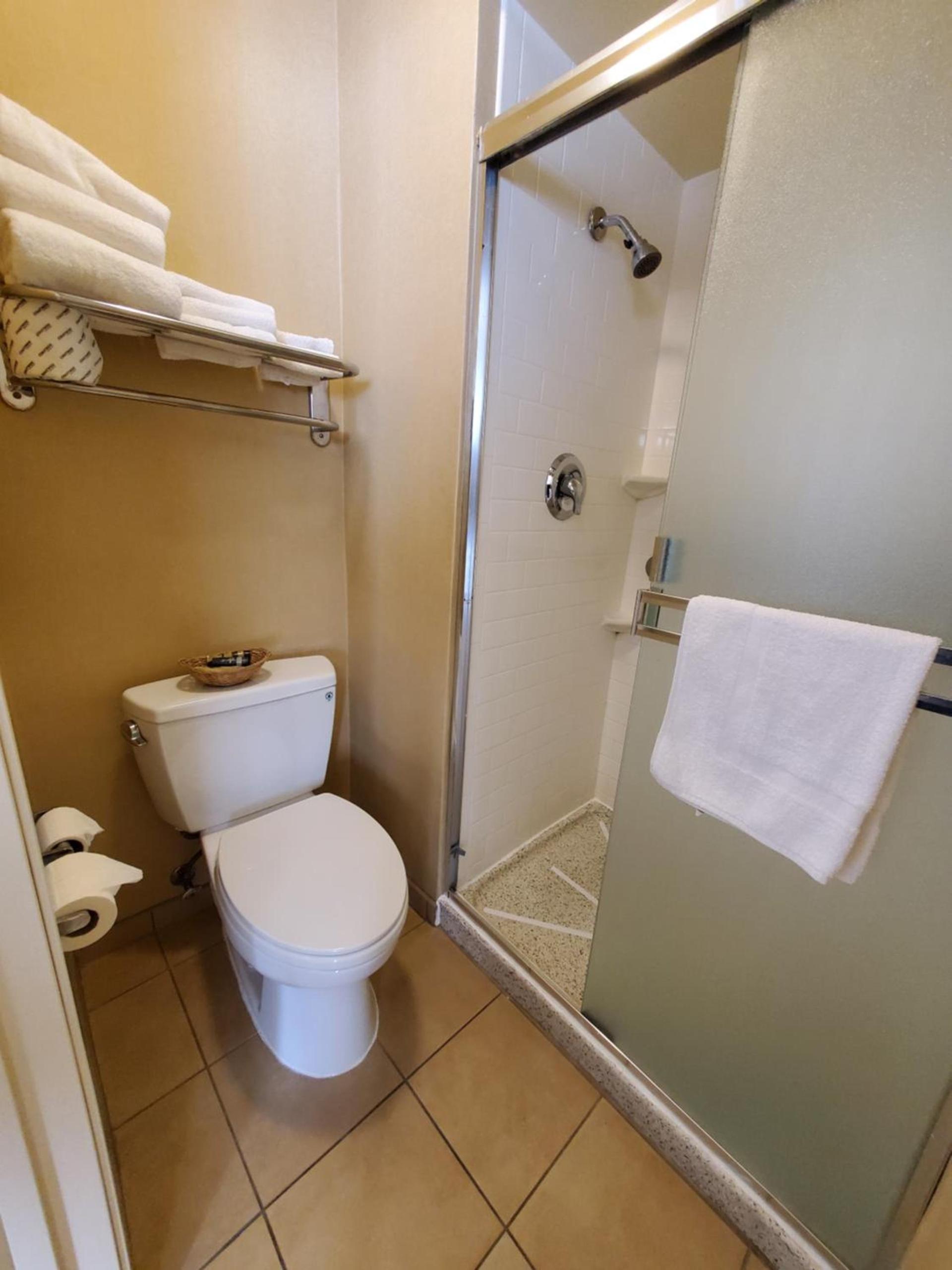 Royal Pacific Motor Inn photo 26