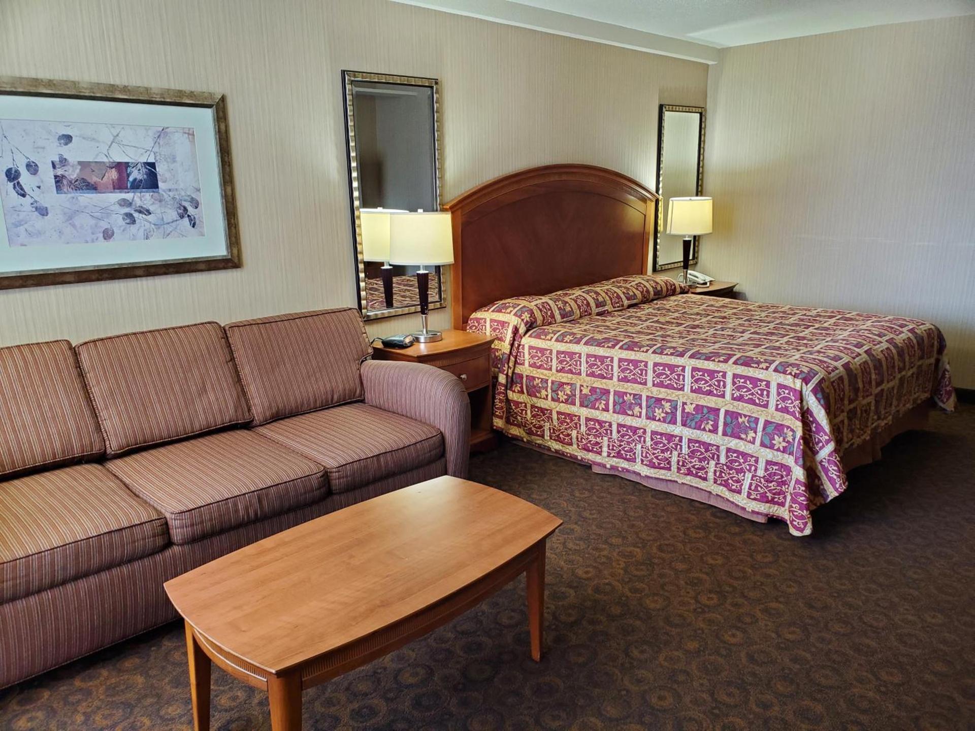 Royal Pacific Motor Inn photo 30