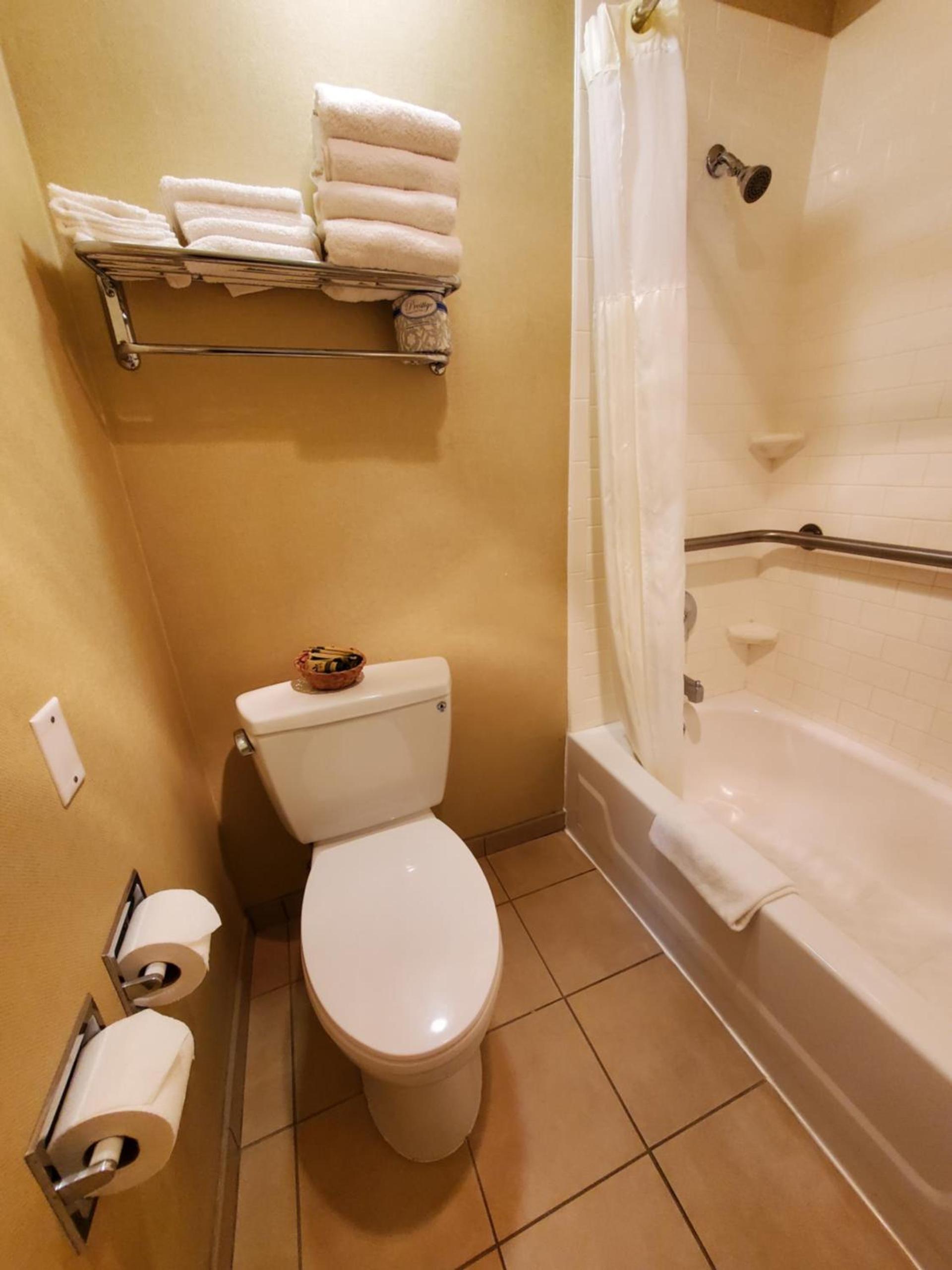 Royal Pacific Motor Inn photo 29