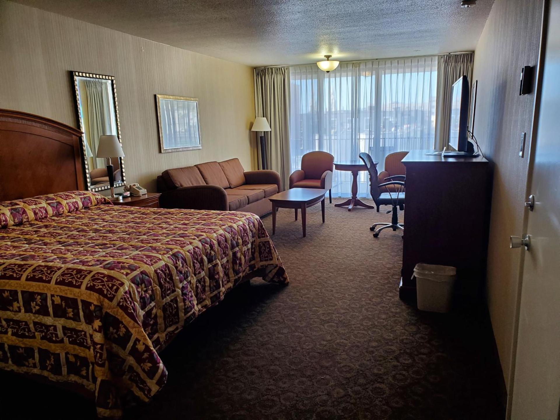 Royal Pacific Motor Inn photo 35