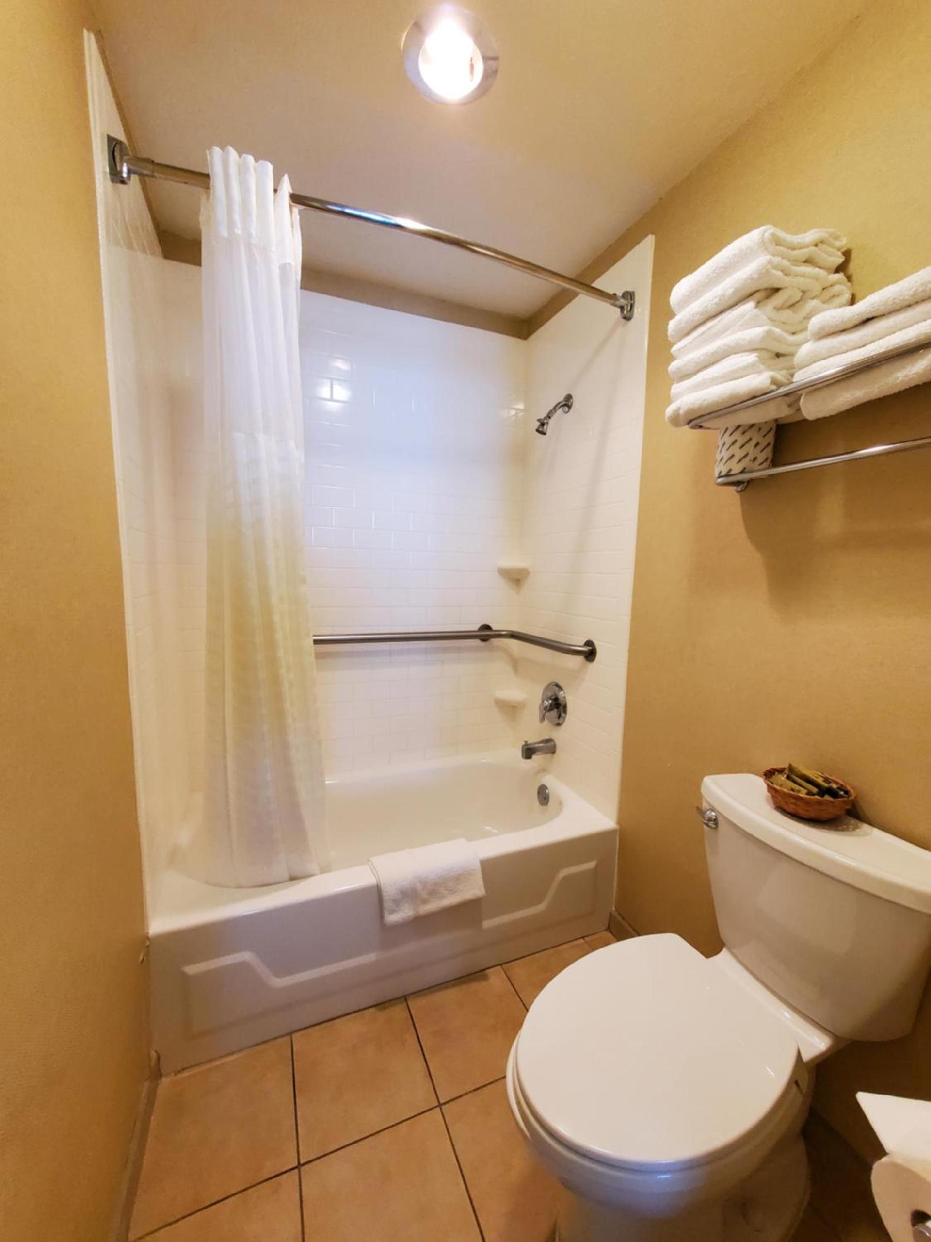Royal Pacific Motor Inn photo 34