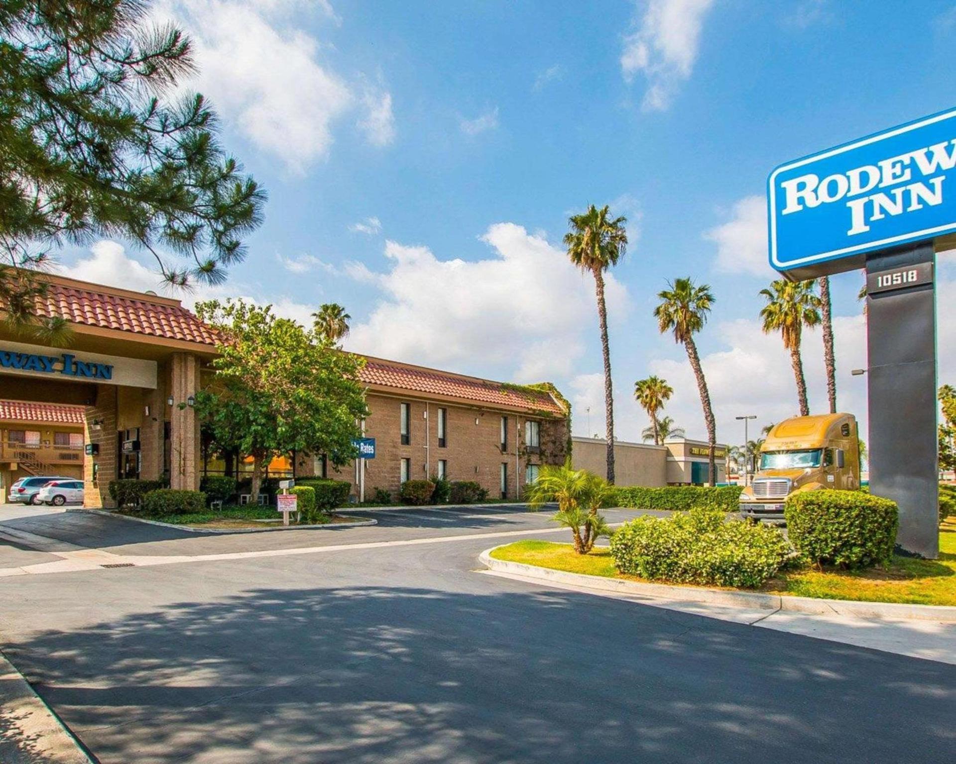 Palm Inn Hotel near Tyler Mall Riverside photo 3