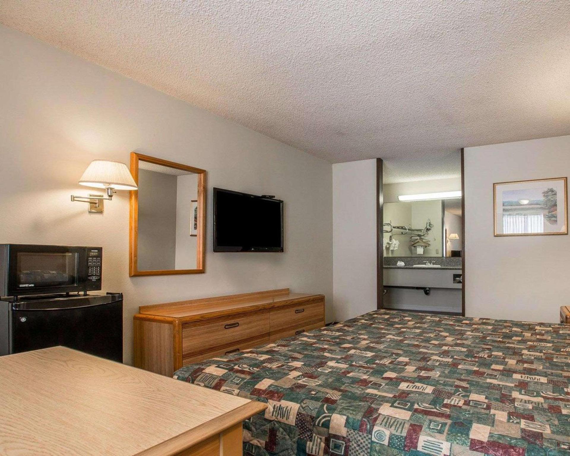 Palm Inn Hotel near Tyler Mall Riverside photo 24