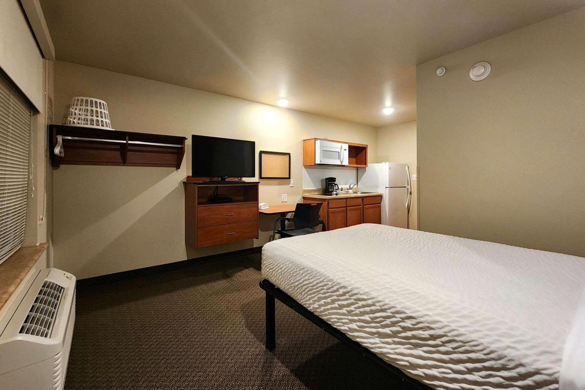 Baymont by Wyndham Dickinson photo 14