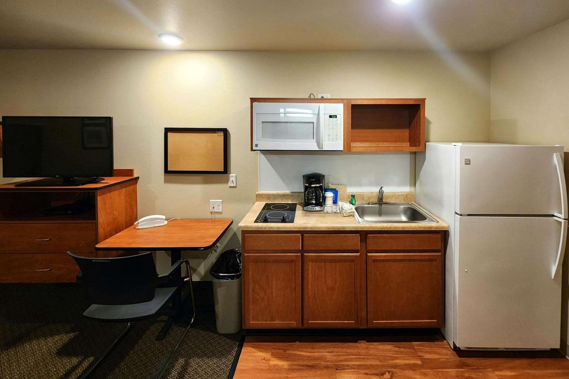 Baymont by Wyndham Dickinson photo 18
