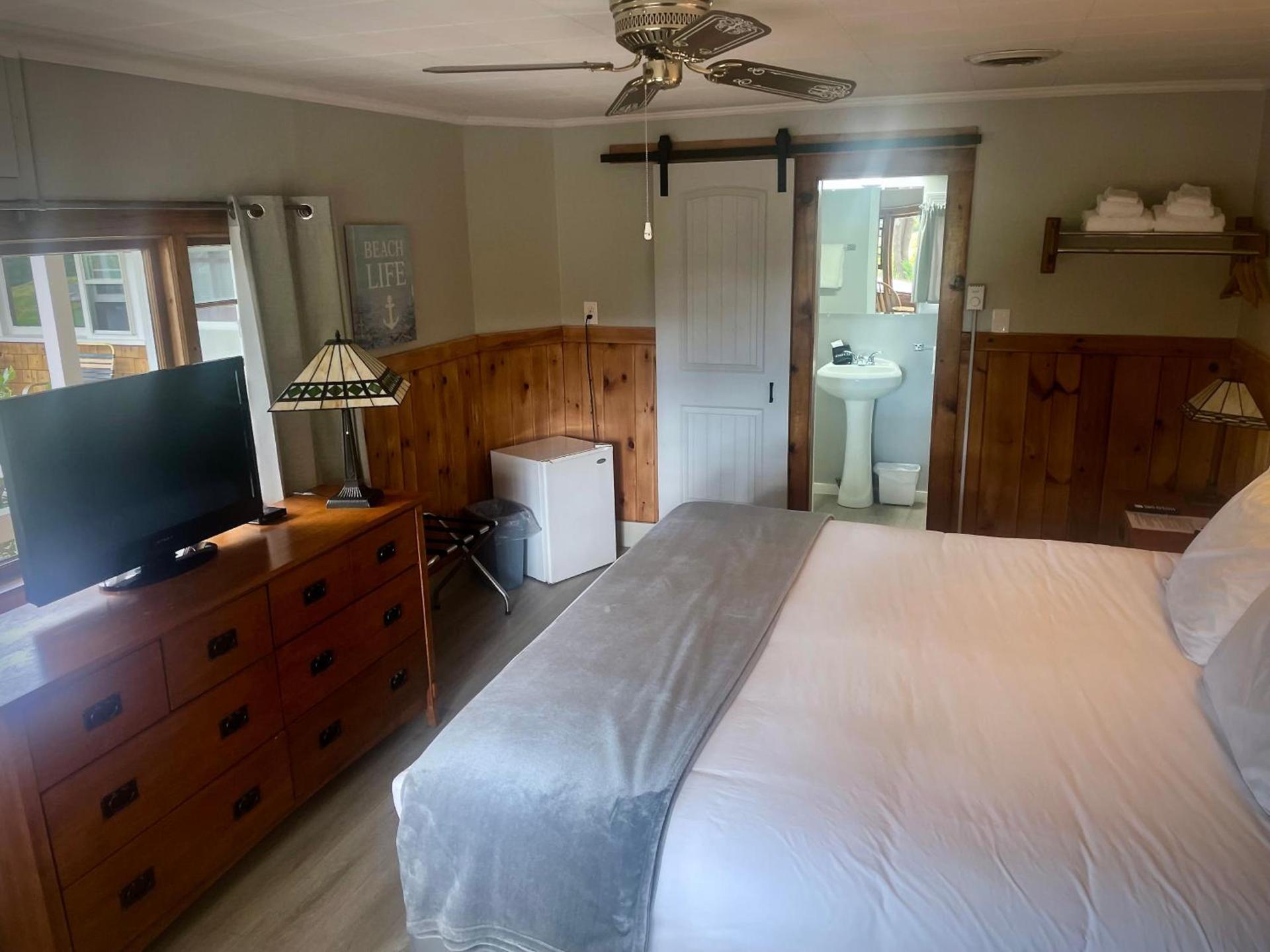 Kennebunkport Motor Lodge photo 32