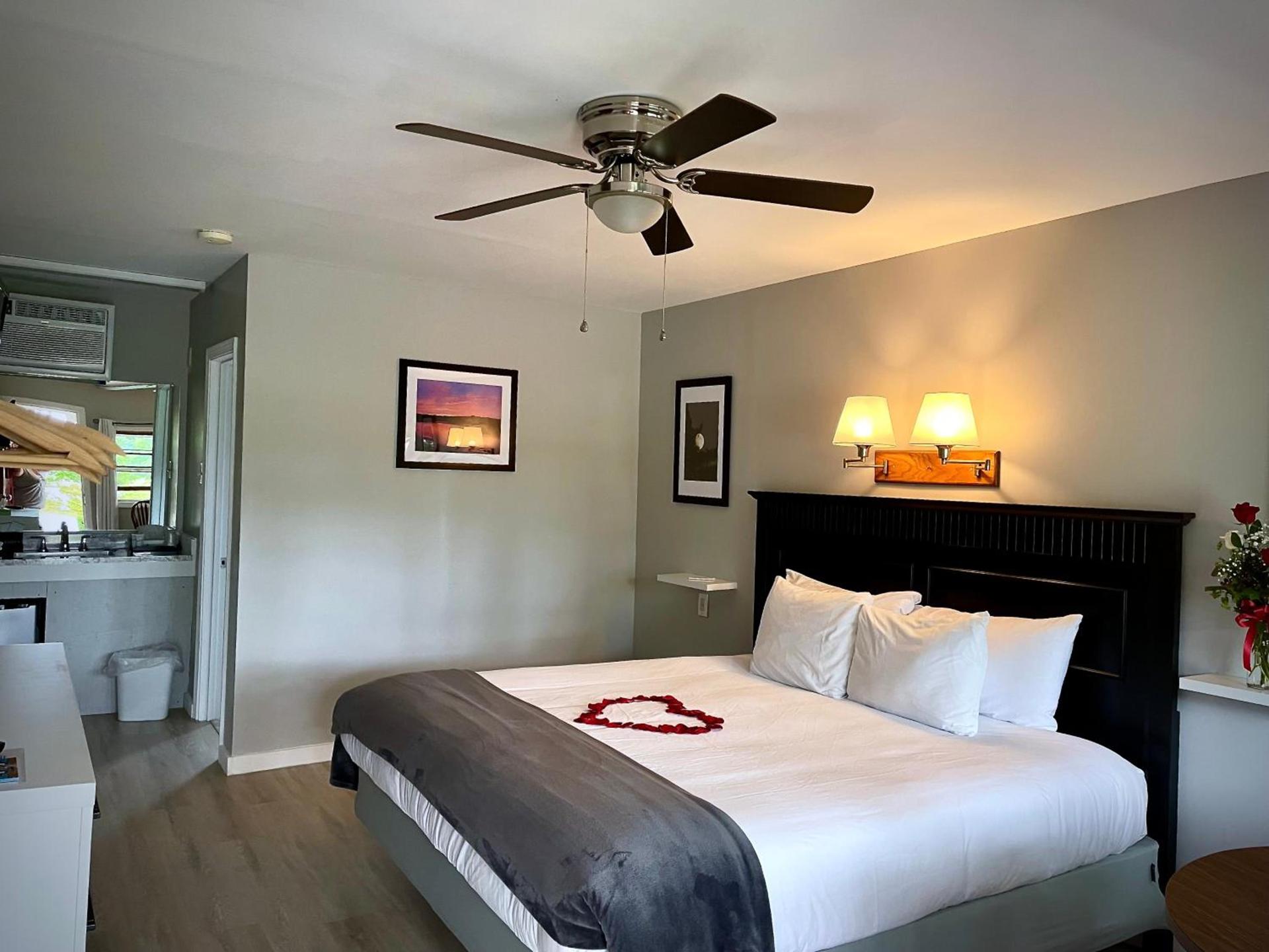 Kennebunkport Motor Lodge photo 33