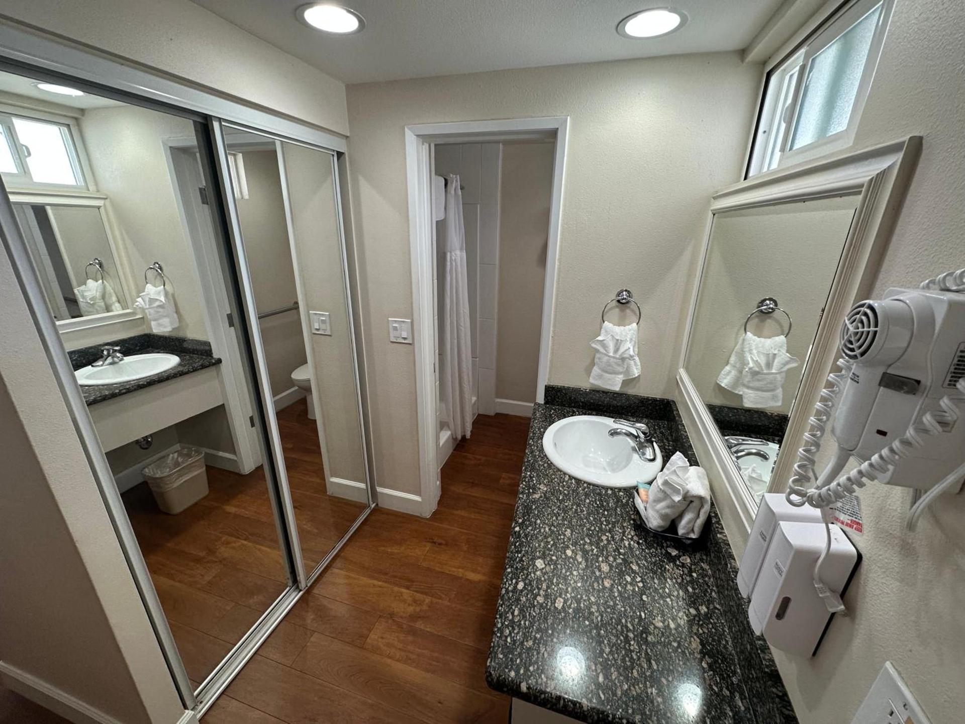 King Frederik Inn photo 71