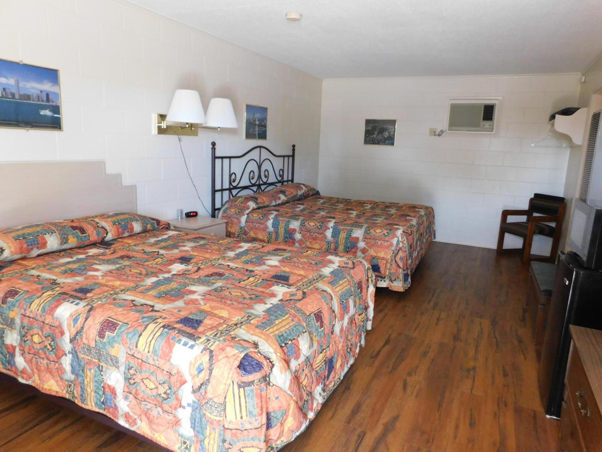 Royal Host Motel photo 14
