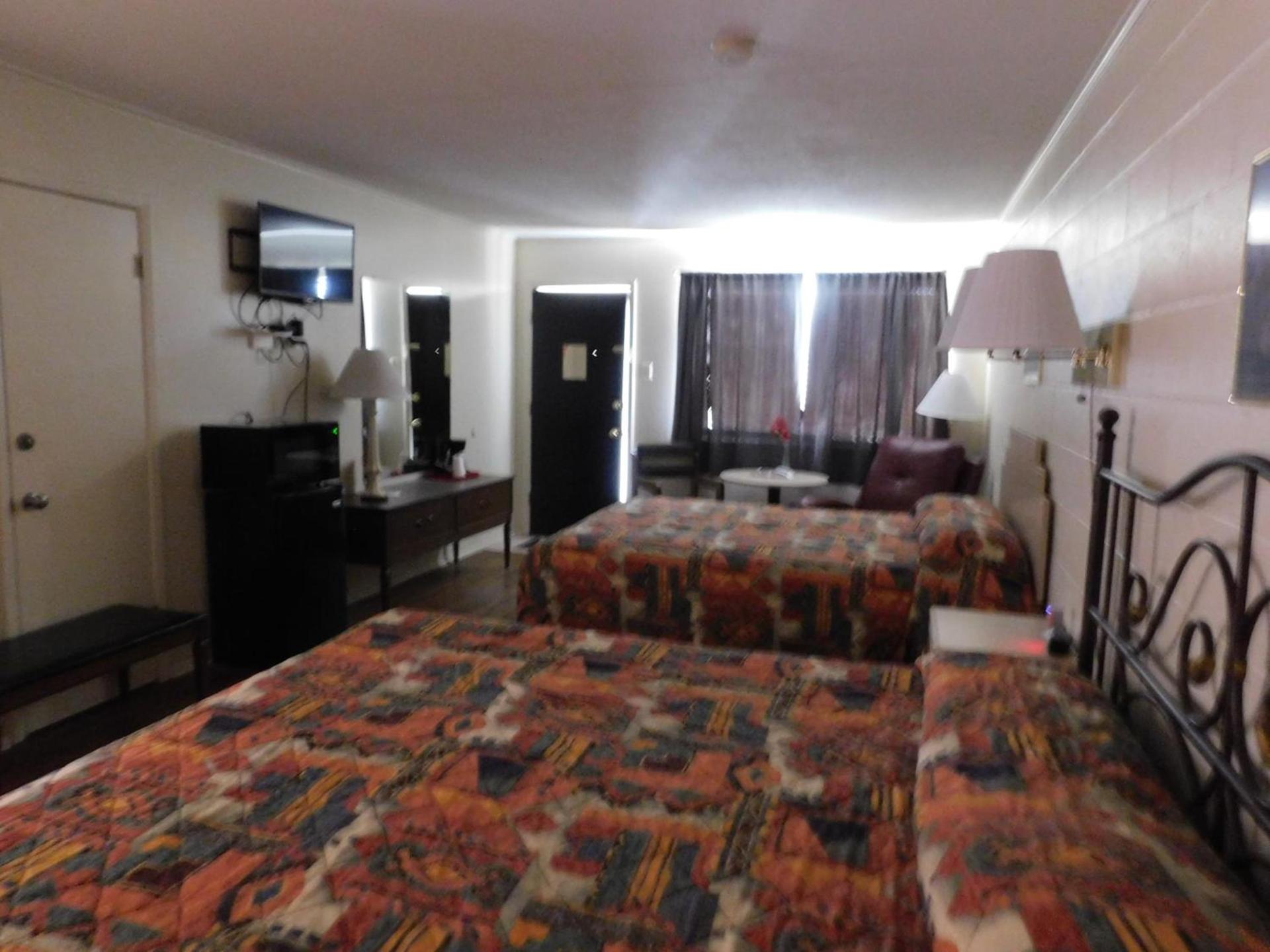 Royal Host Motel photo 15