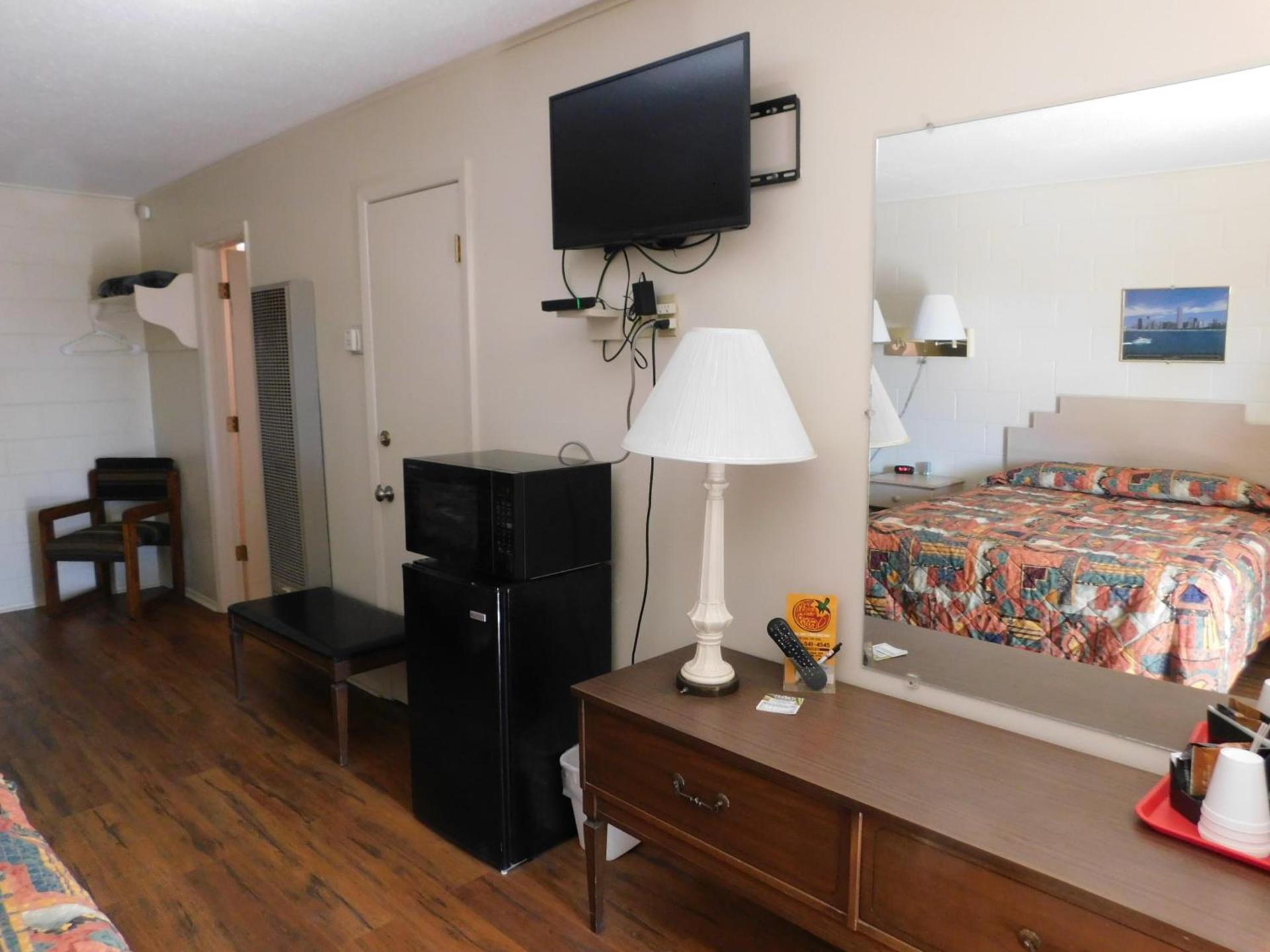 Royal Host Motel photo 19