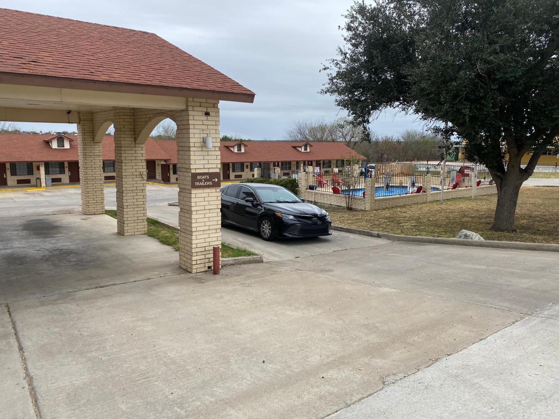 Falcon Executive Inn photo 2
