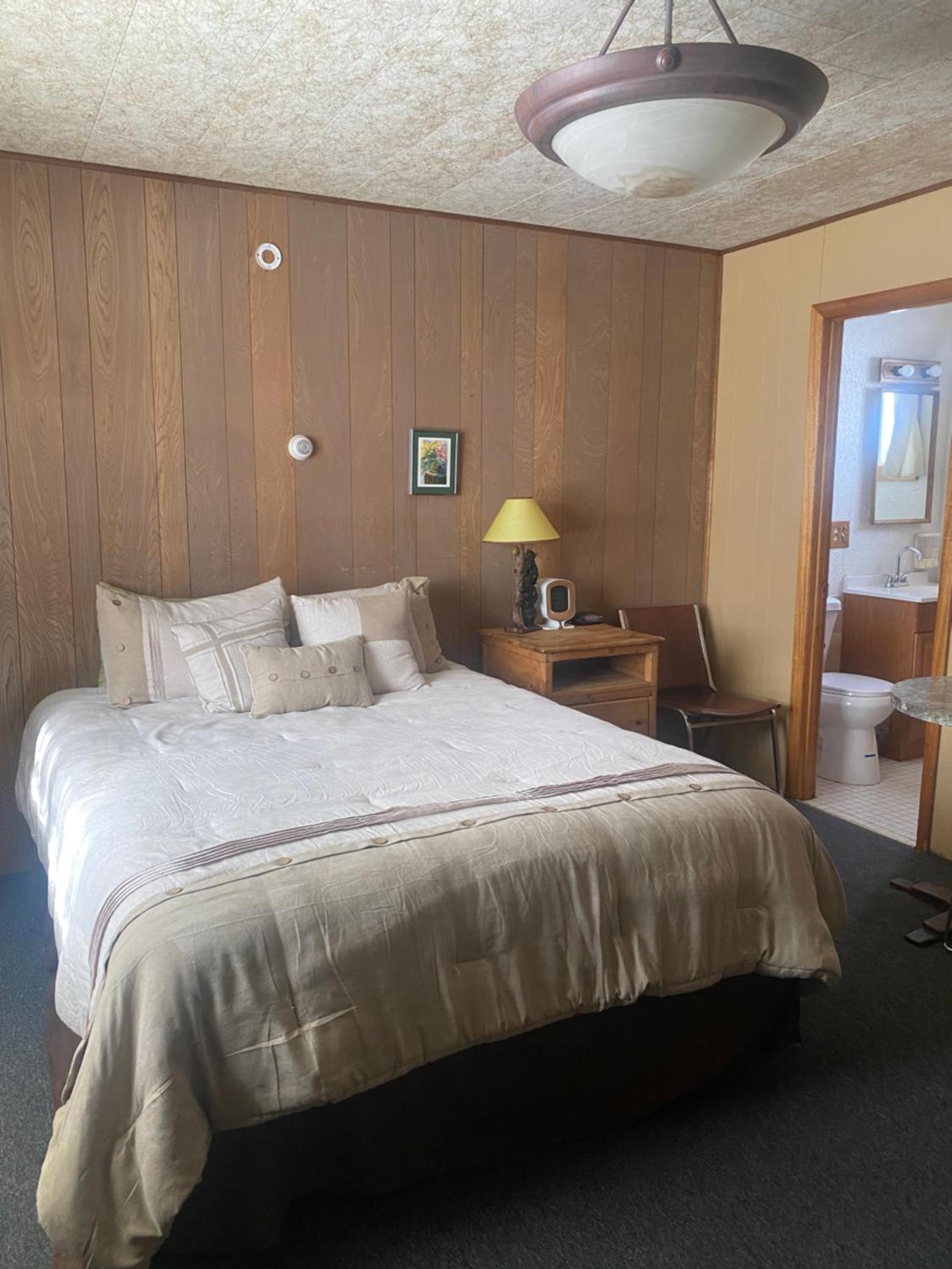 Tolsona Lake Lodge photo 4