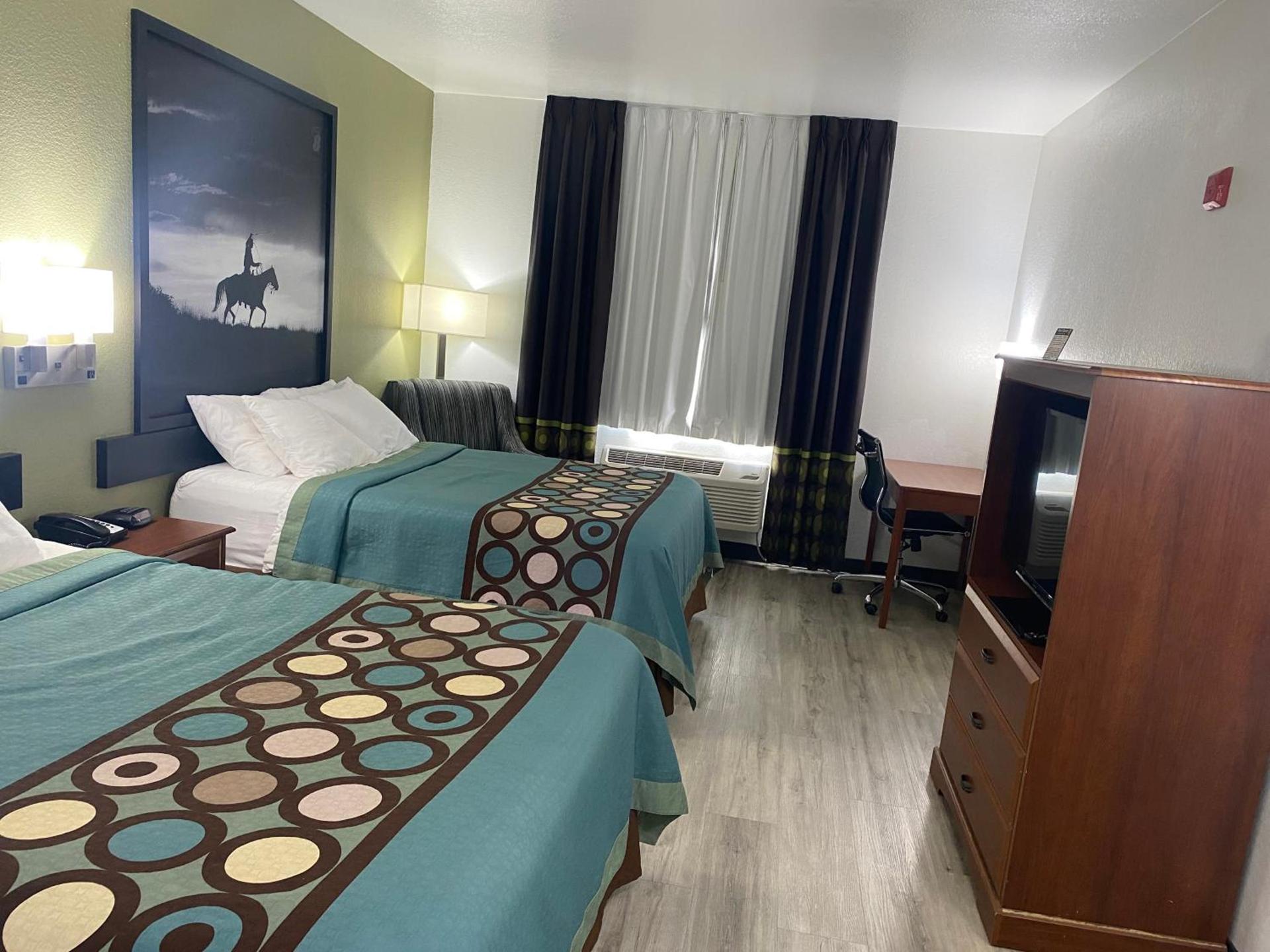 Super 8 by Wyndham Weatherford photo 21
