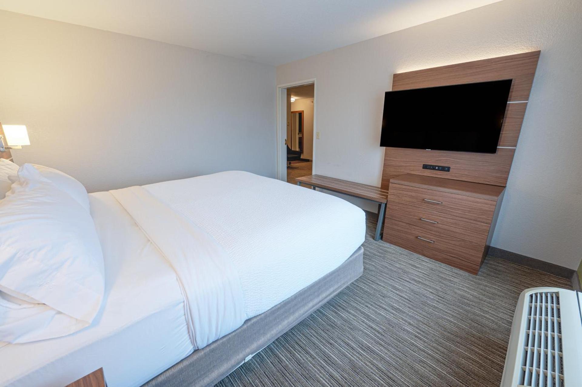 Holiday Inn Express Hotel & Suites East Lansing by IHG photo 23