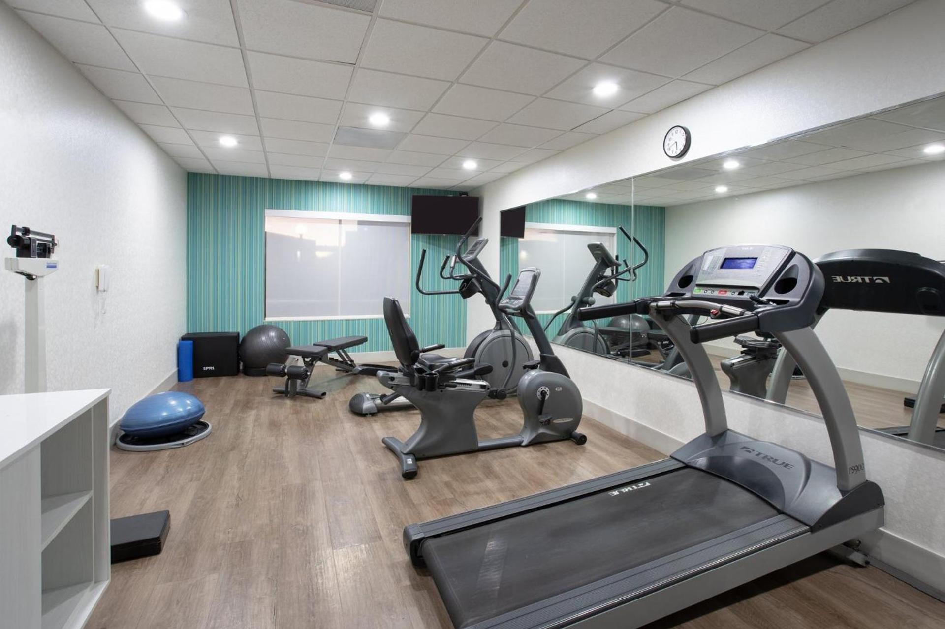 Holiday Inn Express & Suites Tucson by IHG photo 11