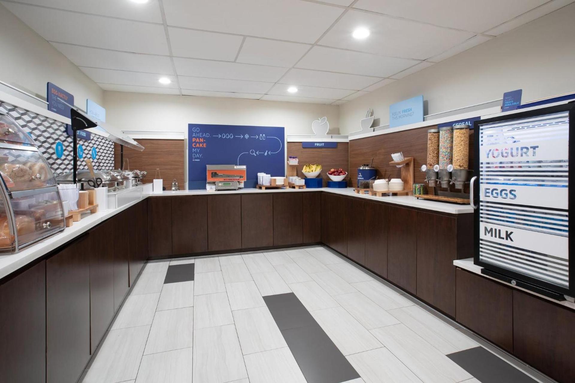 Holiday Inn Express & Suites Tucson by IHG photo 15