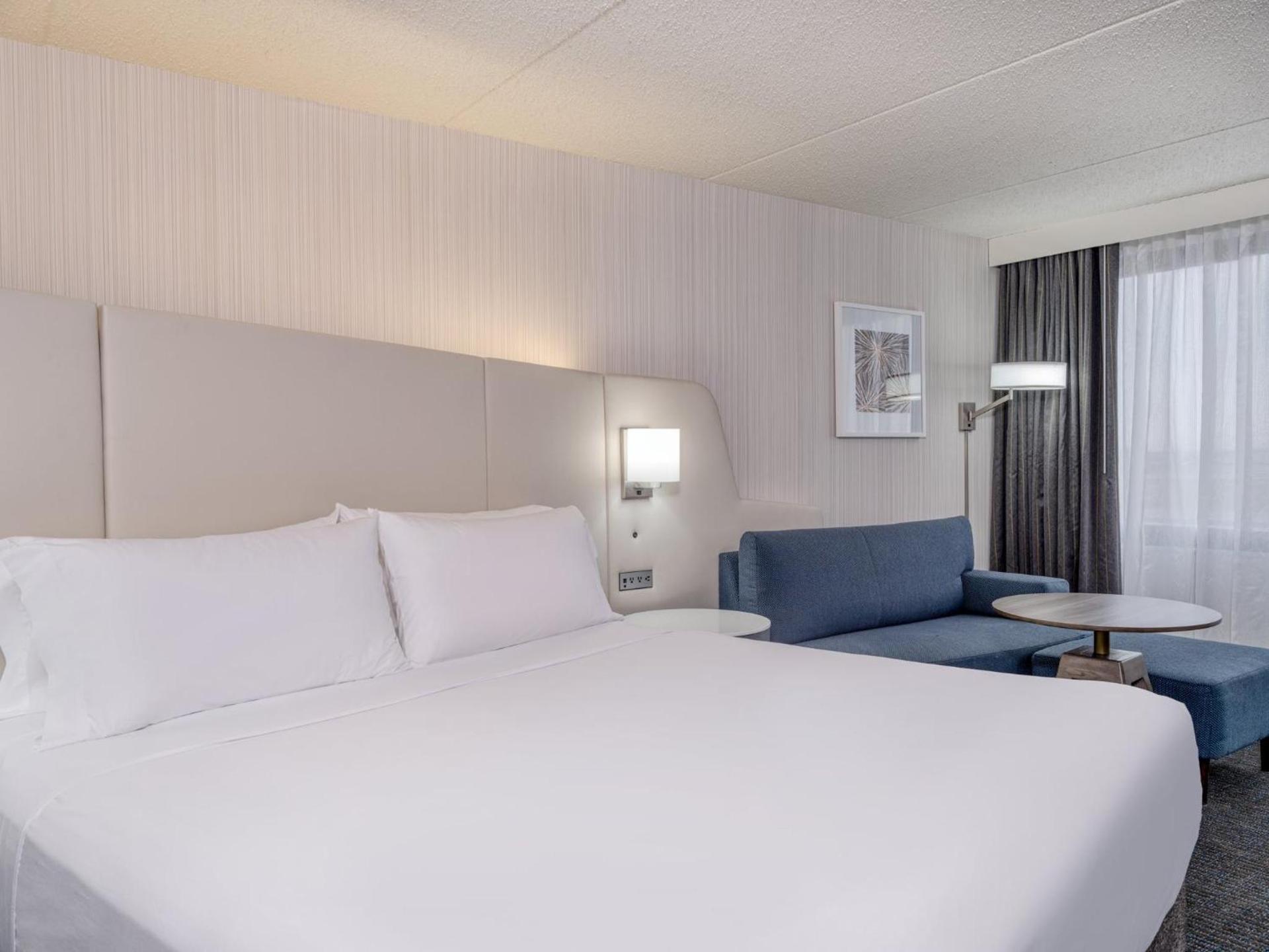 Crowne Plaza Indianapolis-Airport by IHG photo 17