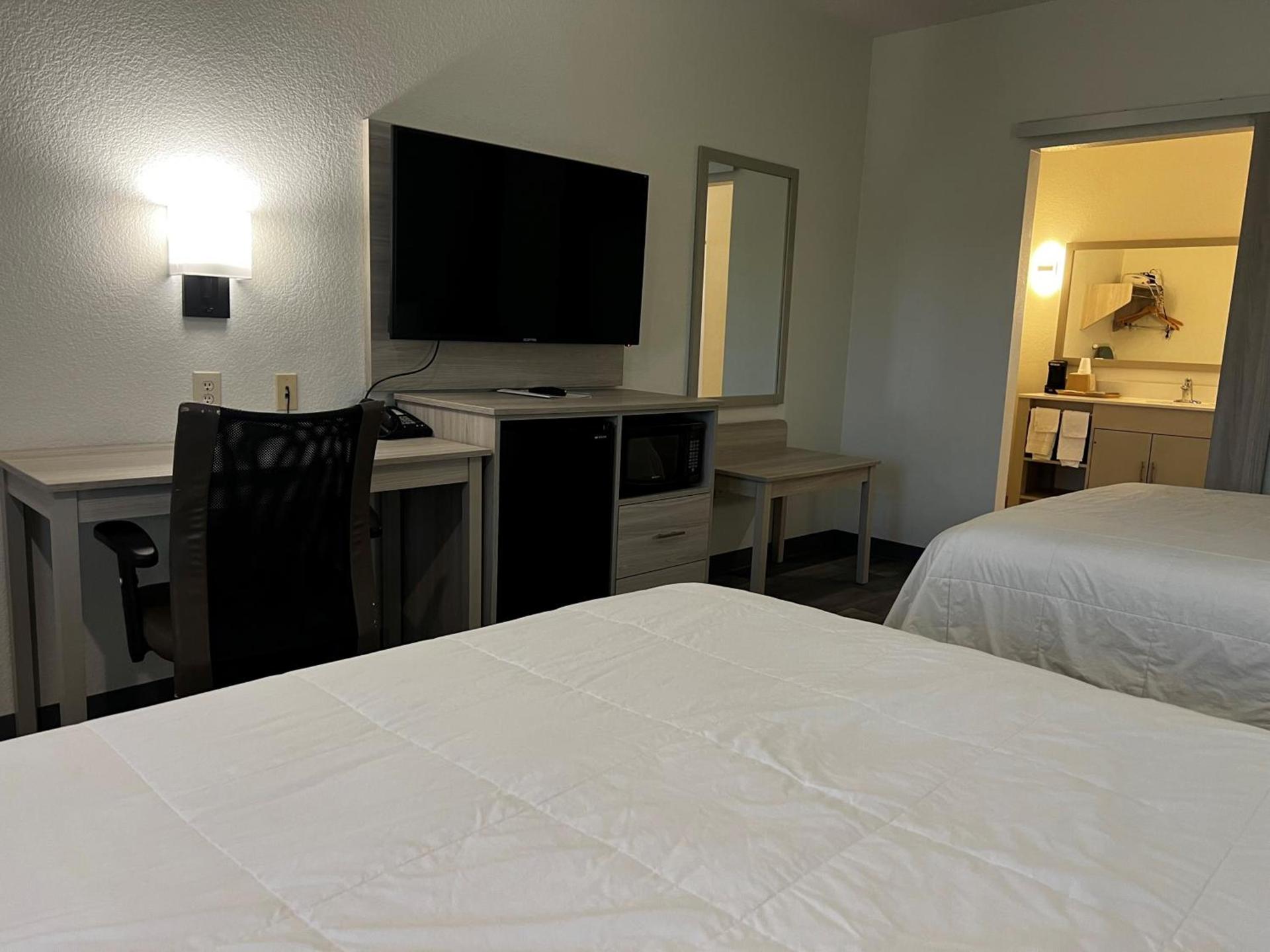 Super 8 by Wyndham Rosenberg TX photo 23