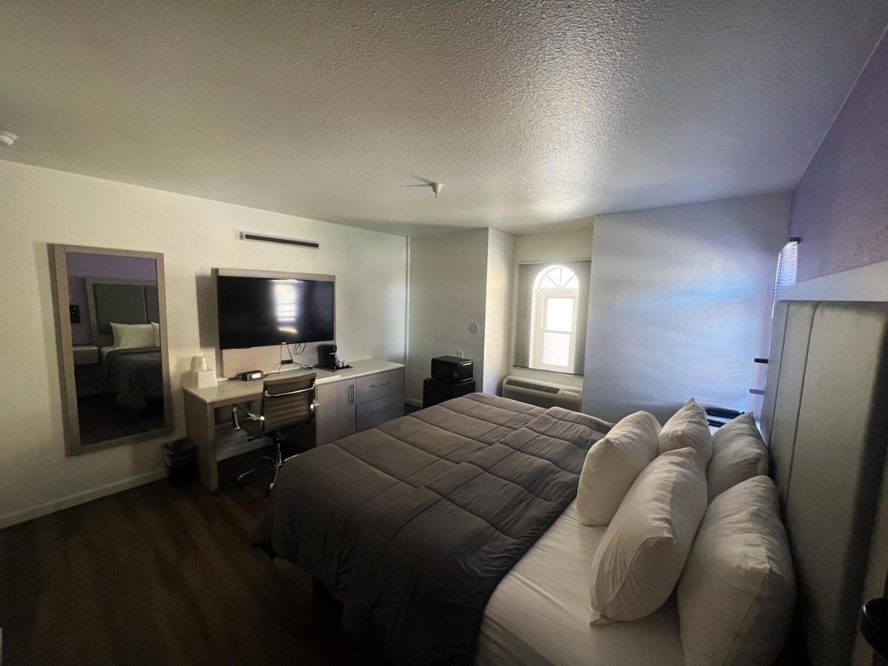 The Aqua Pacific Hotel photo 23