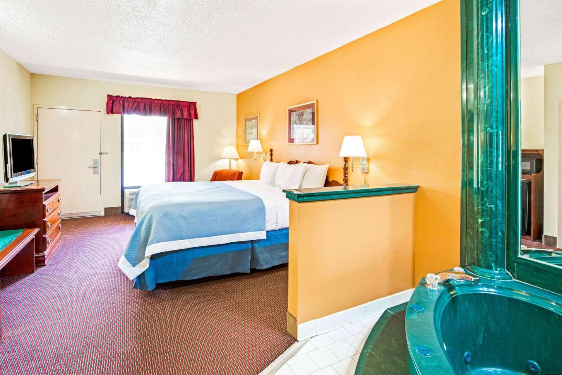 Days Inn by Wyndham Covington photo 14