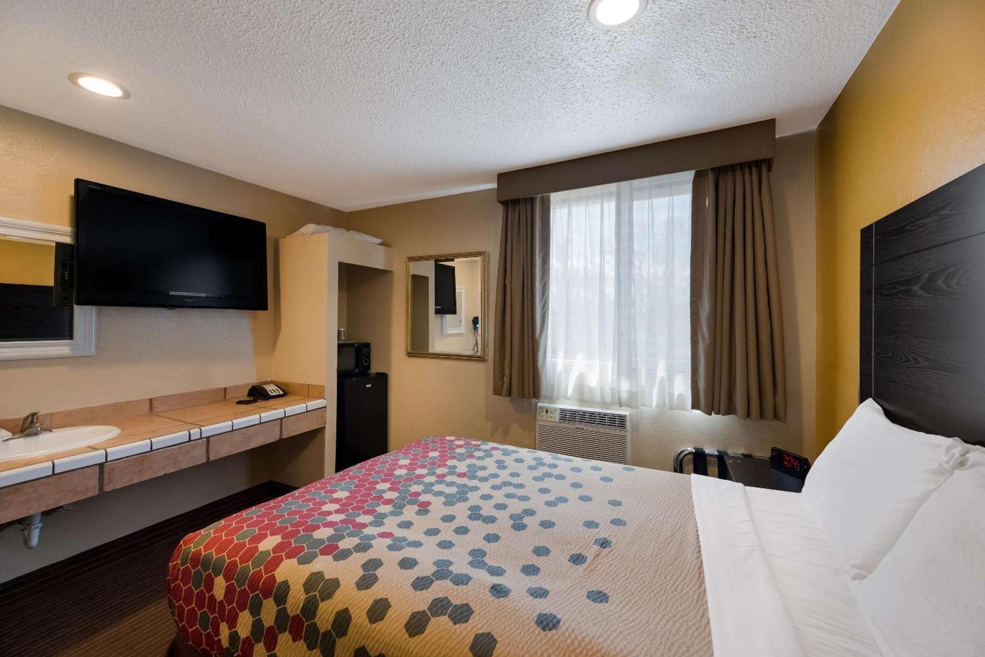 Rodeway Inn Flagstaff-Downtown photo 7