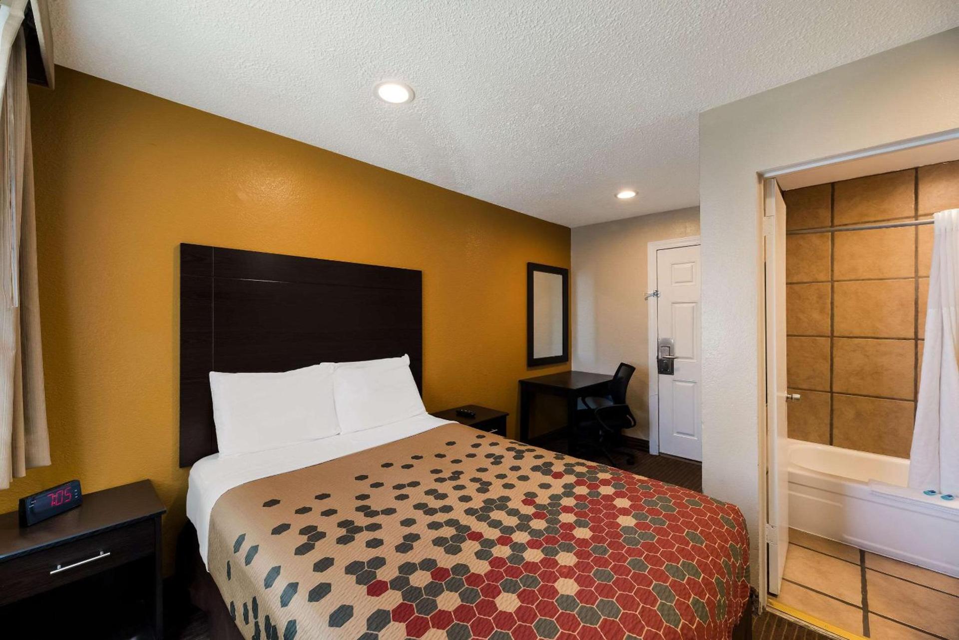 Rodeway Inn Flagstaff-Downtown photo 8