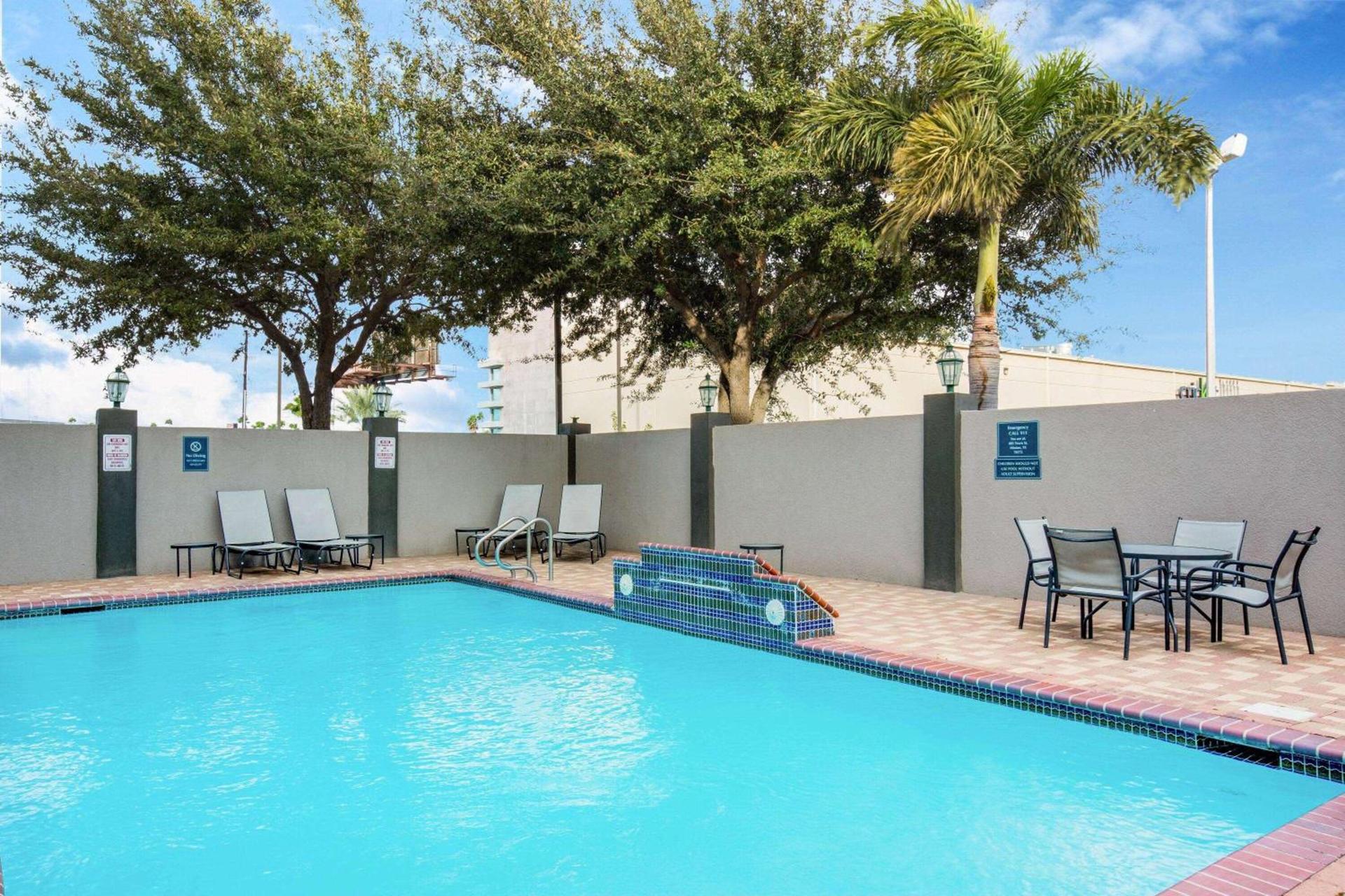 La Quinta by Wyndham Mission at West McAllen photo 2