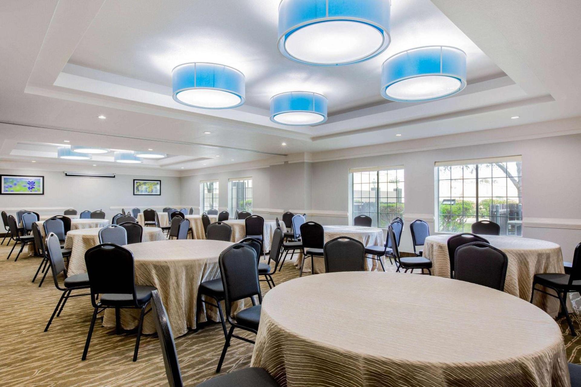 La Quinta by Wyndham Mission at West McAllen photo 12