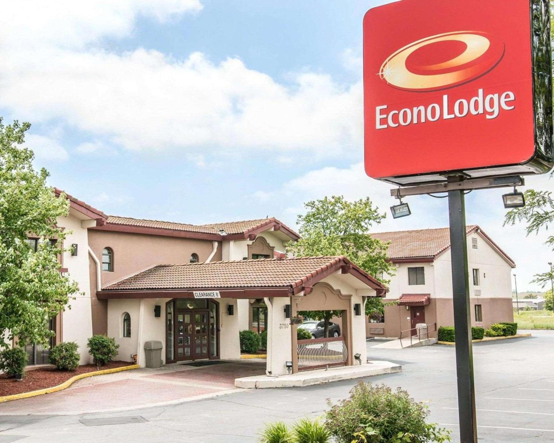 Econo Lodge Kalamazoo near Wings Stadium photo 1