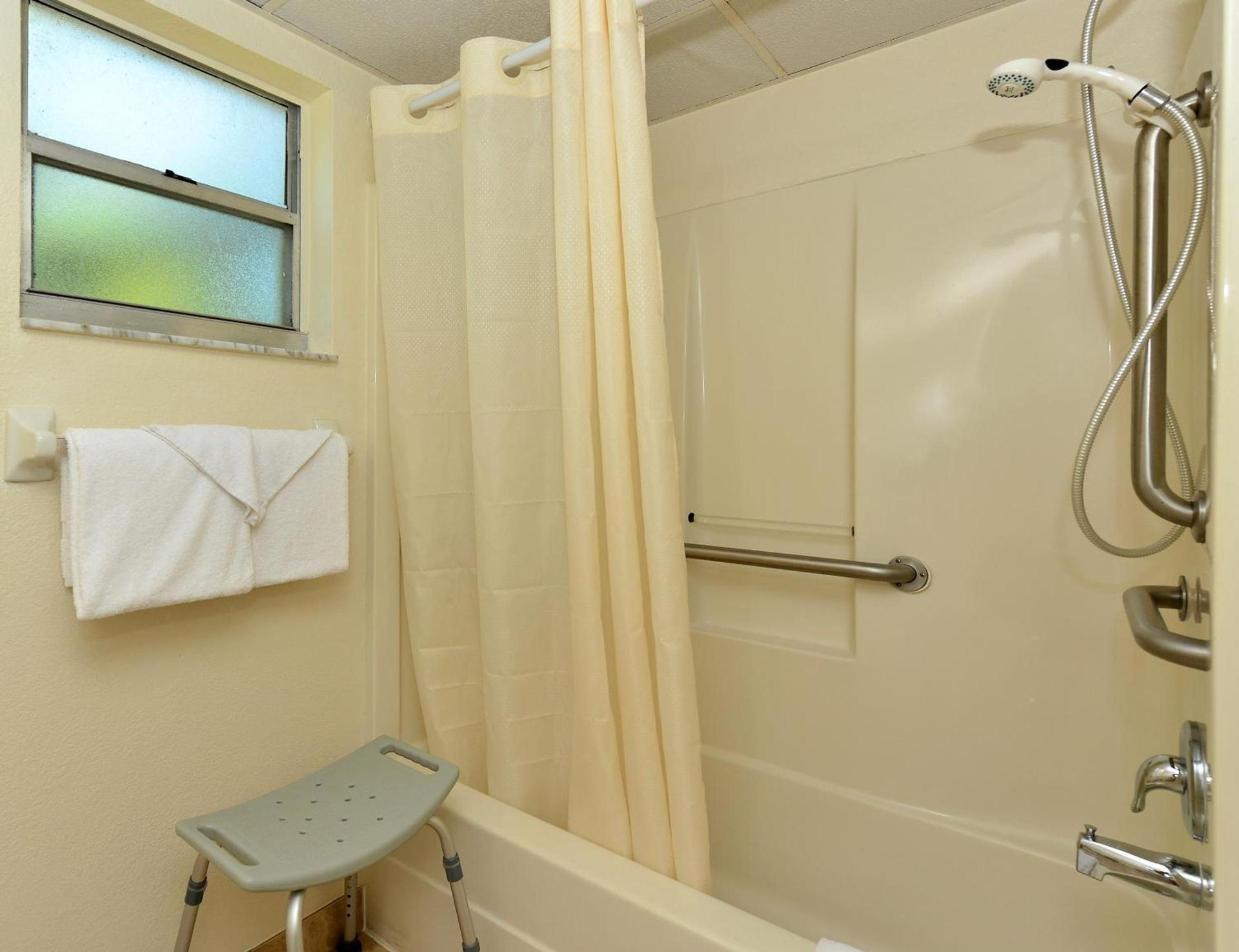 Americas Best Value Inn Bradenton-Sarasota photo 13