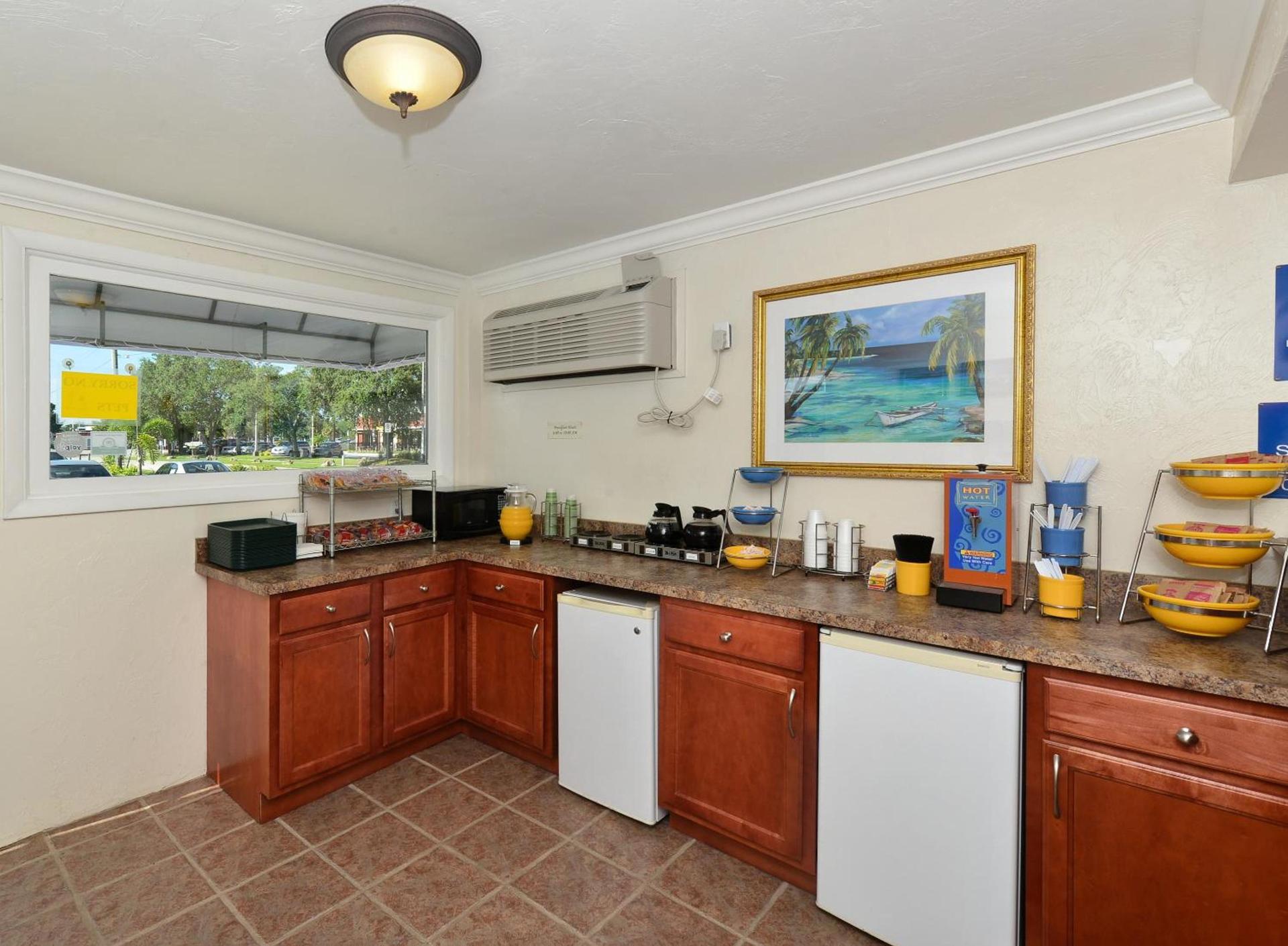 Americas Best Value Inn Bradenton-Sarasota photo 14
