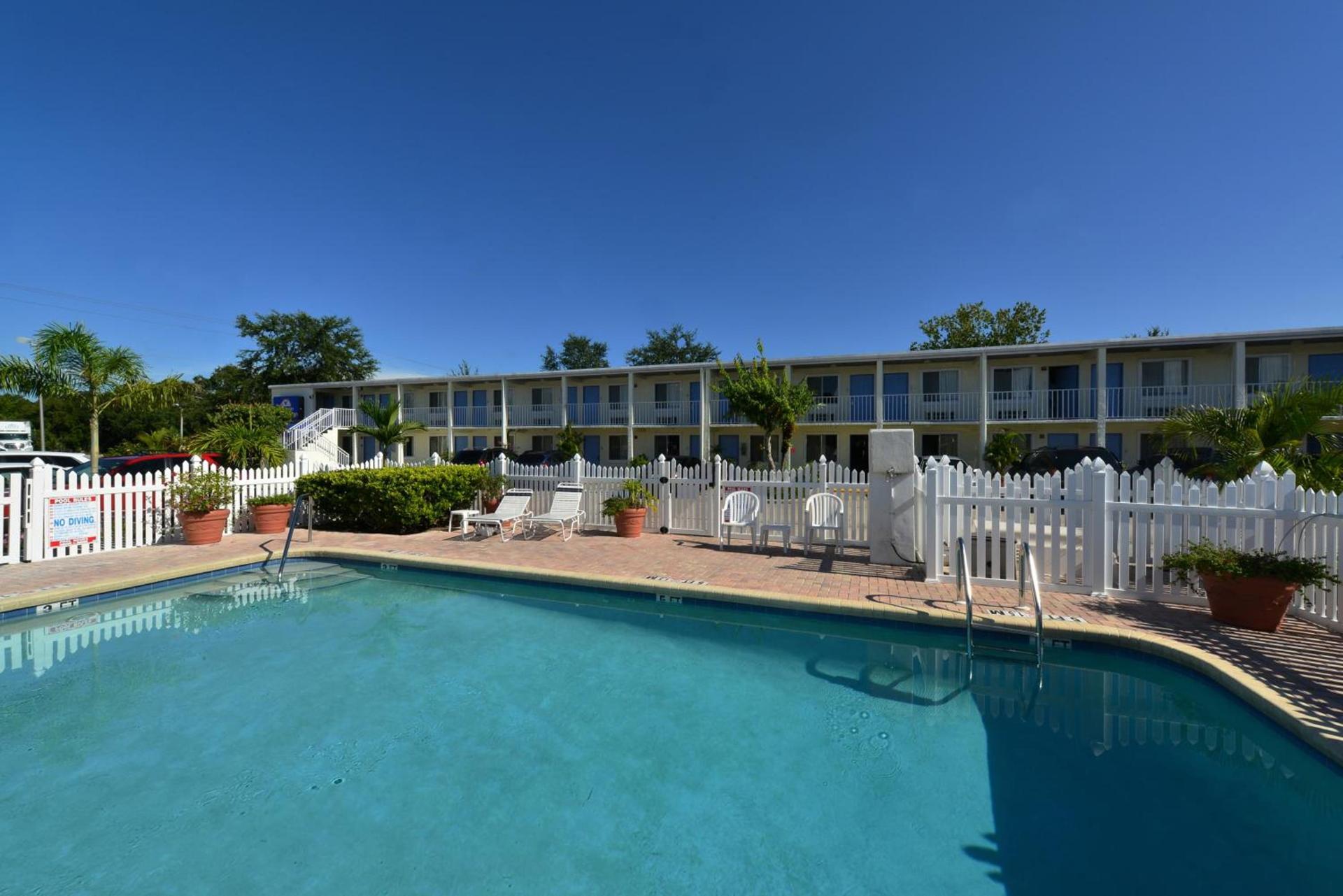 Americas Best Value Inn Bradenton-Sarasota photo 17