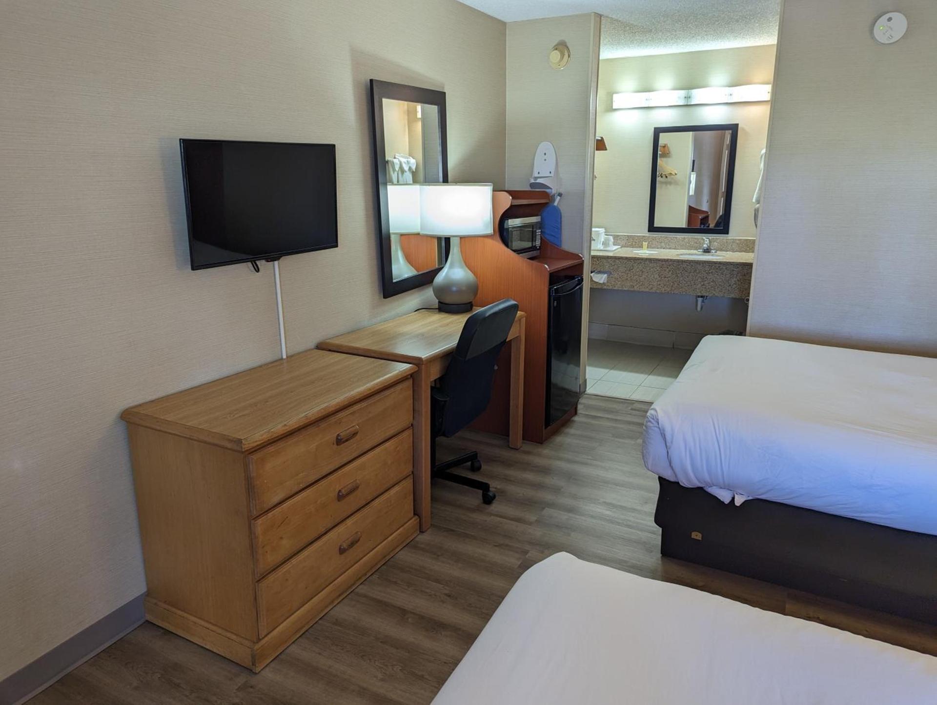 Days Inn by Wyndham Columbus Fairgrounds photo 31