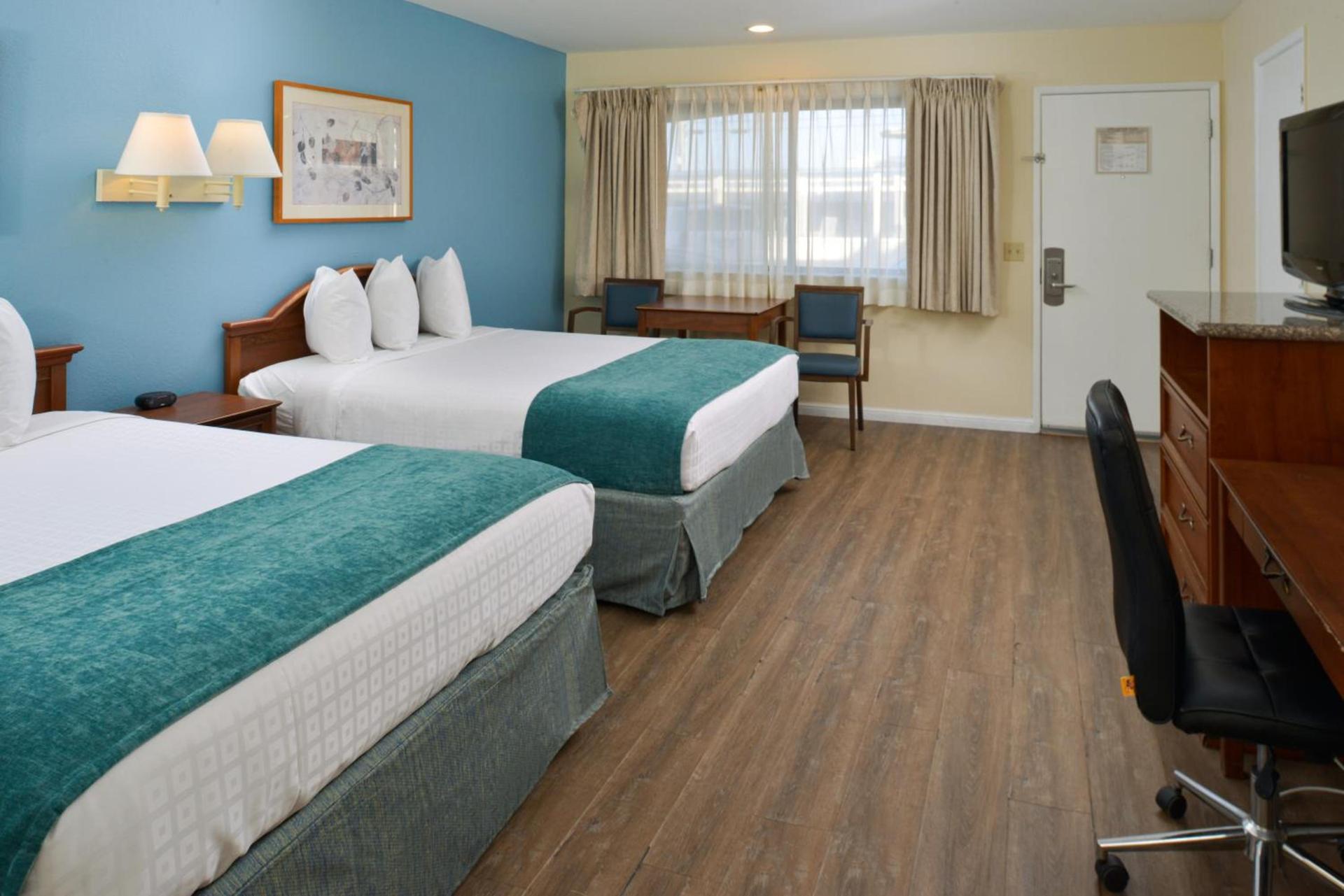 Edgewater Inn and Suites photo 6