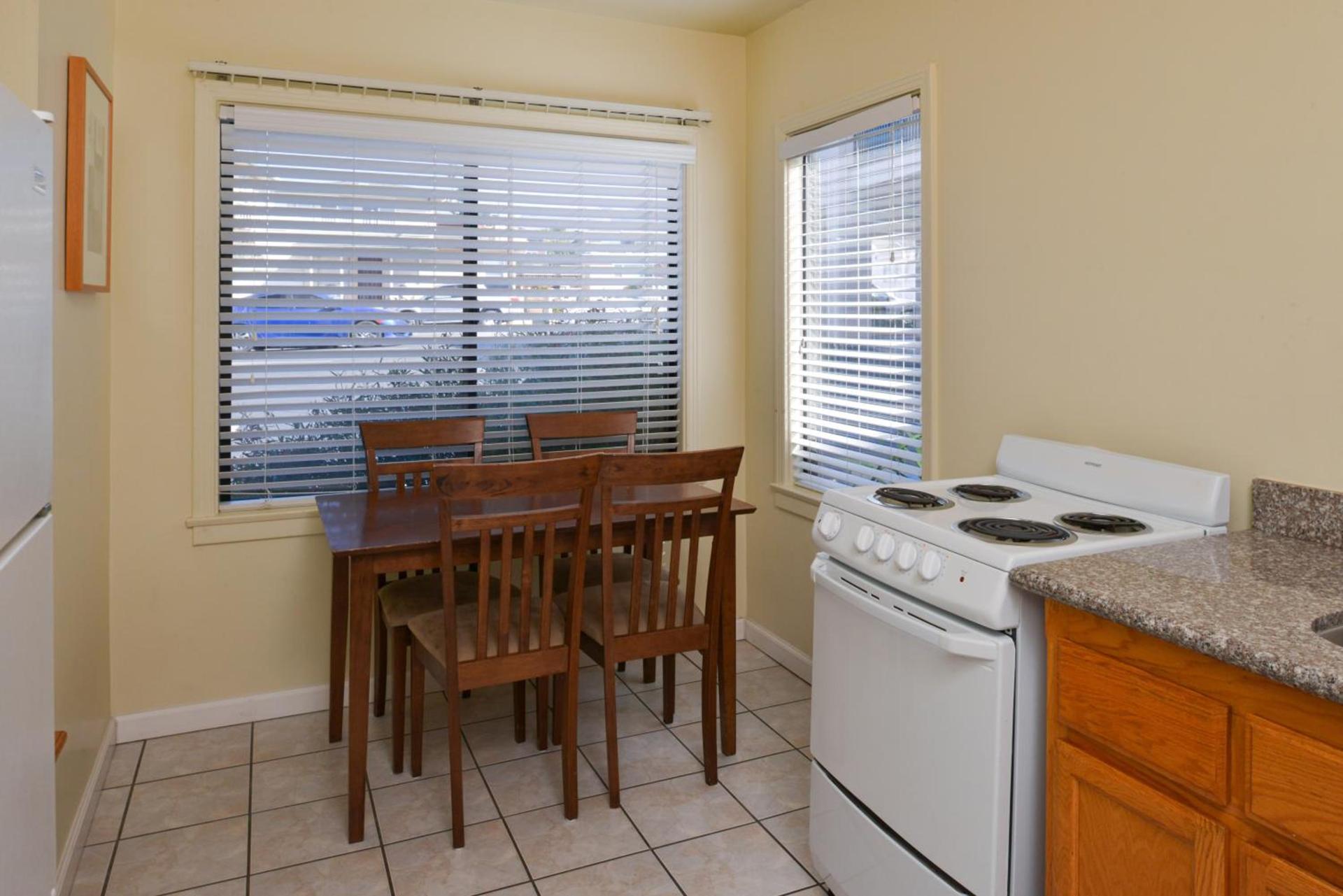 Edgewater Inn and Suites photo 68