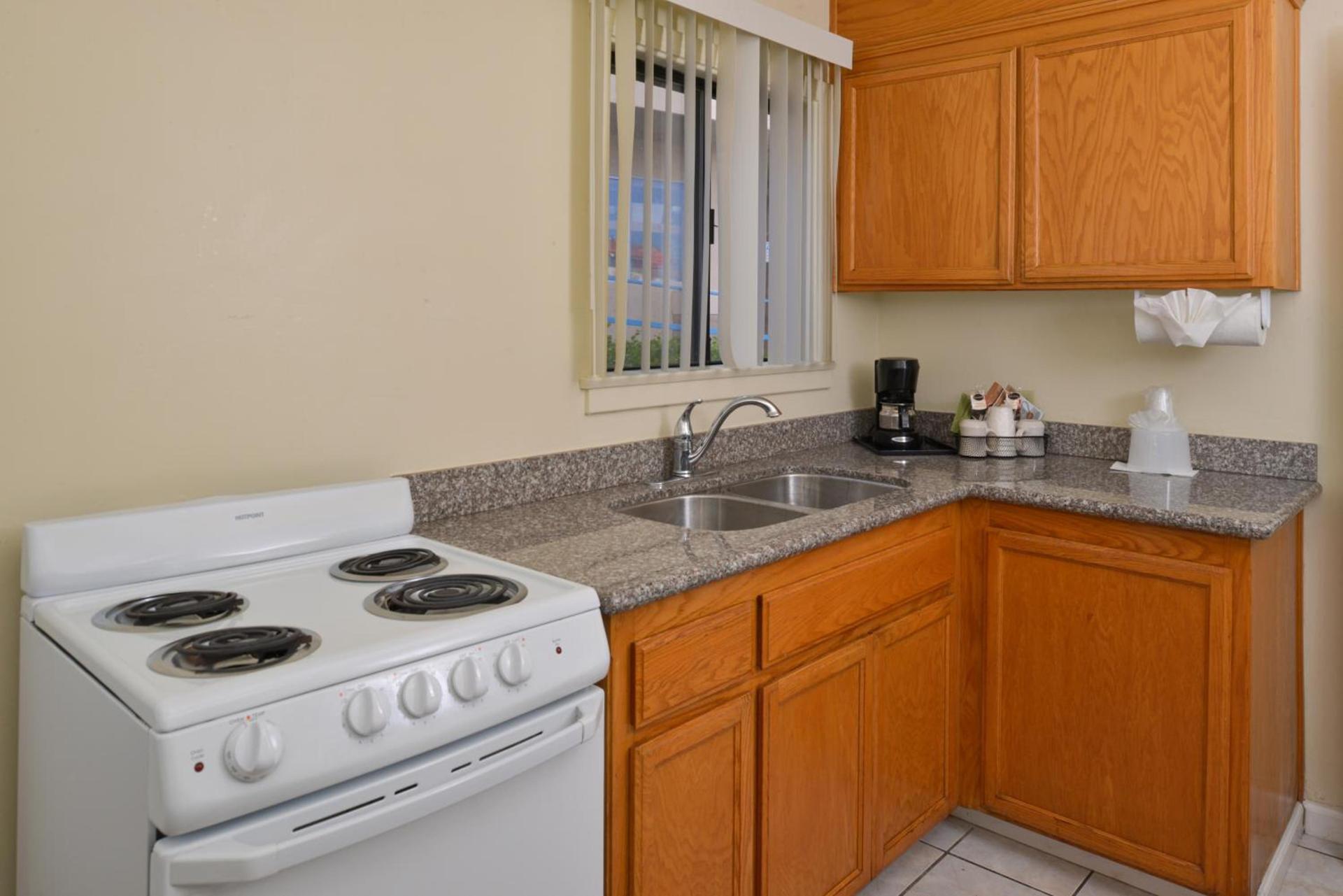 Edgewater Inn and Suites photo 67