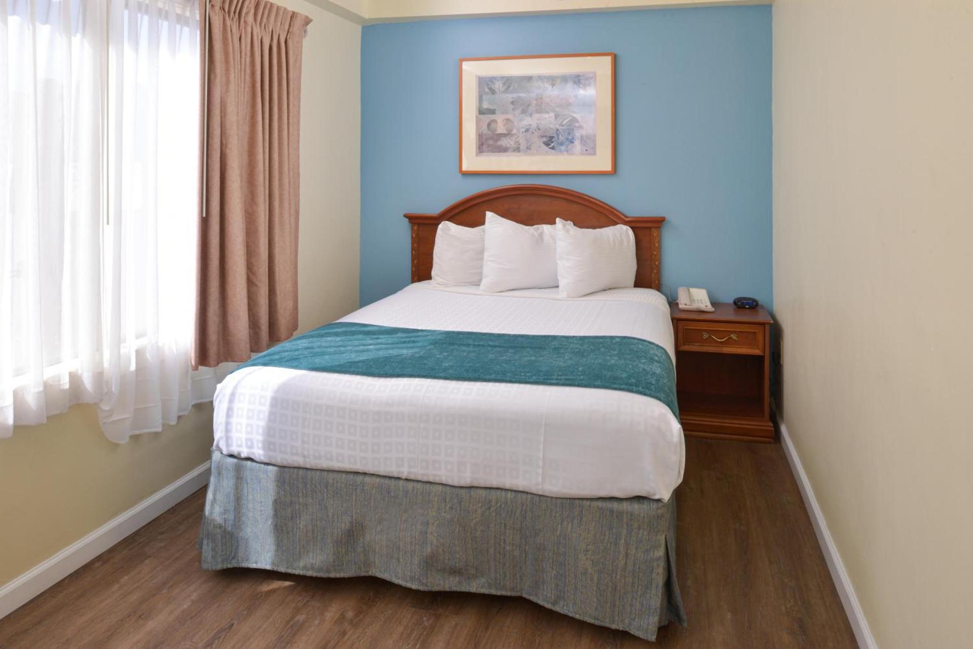 Edgewater Inn and Suites photo 66