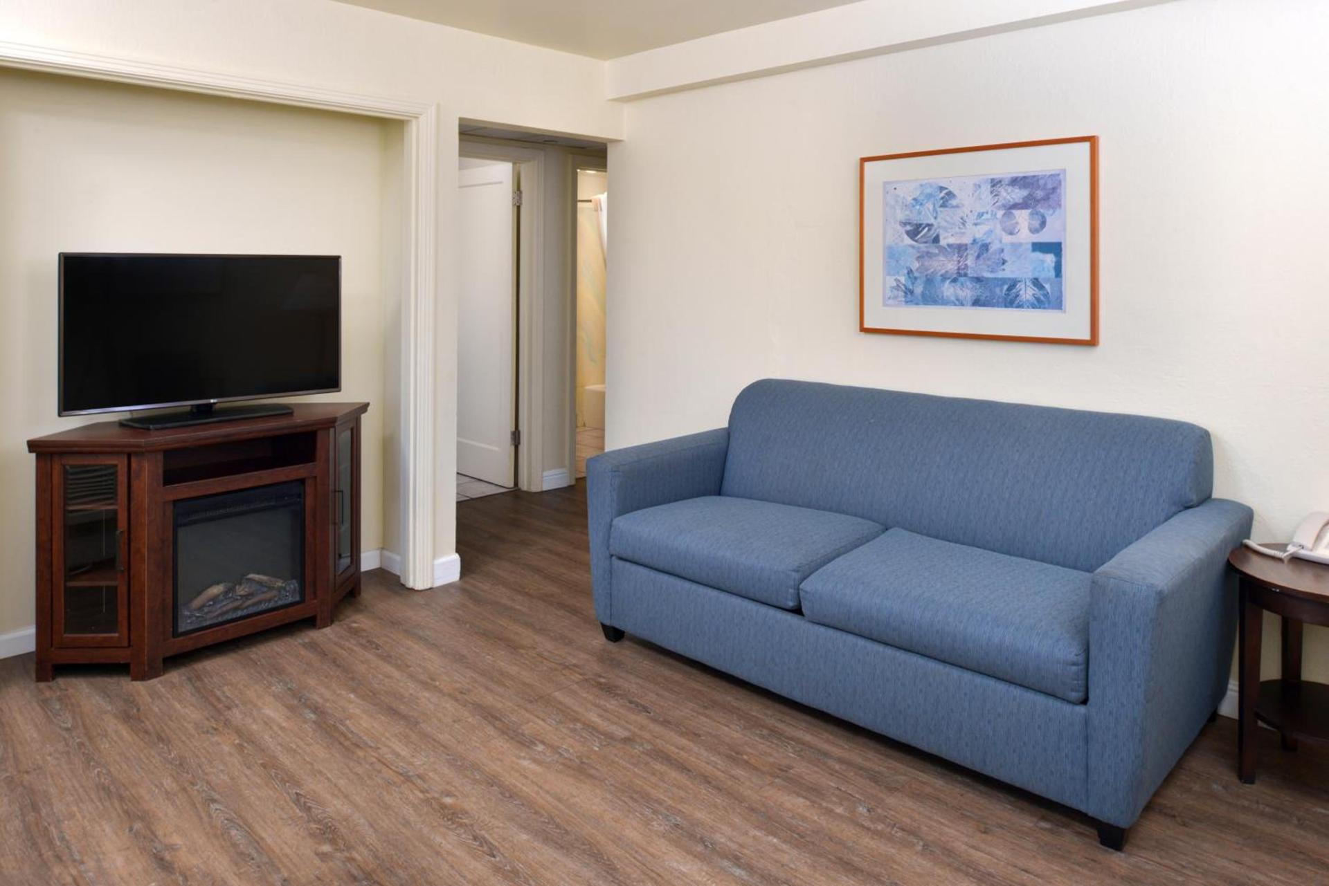 Edgewater Inn and Suites photo 74