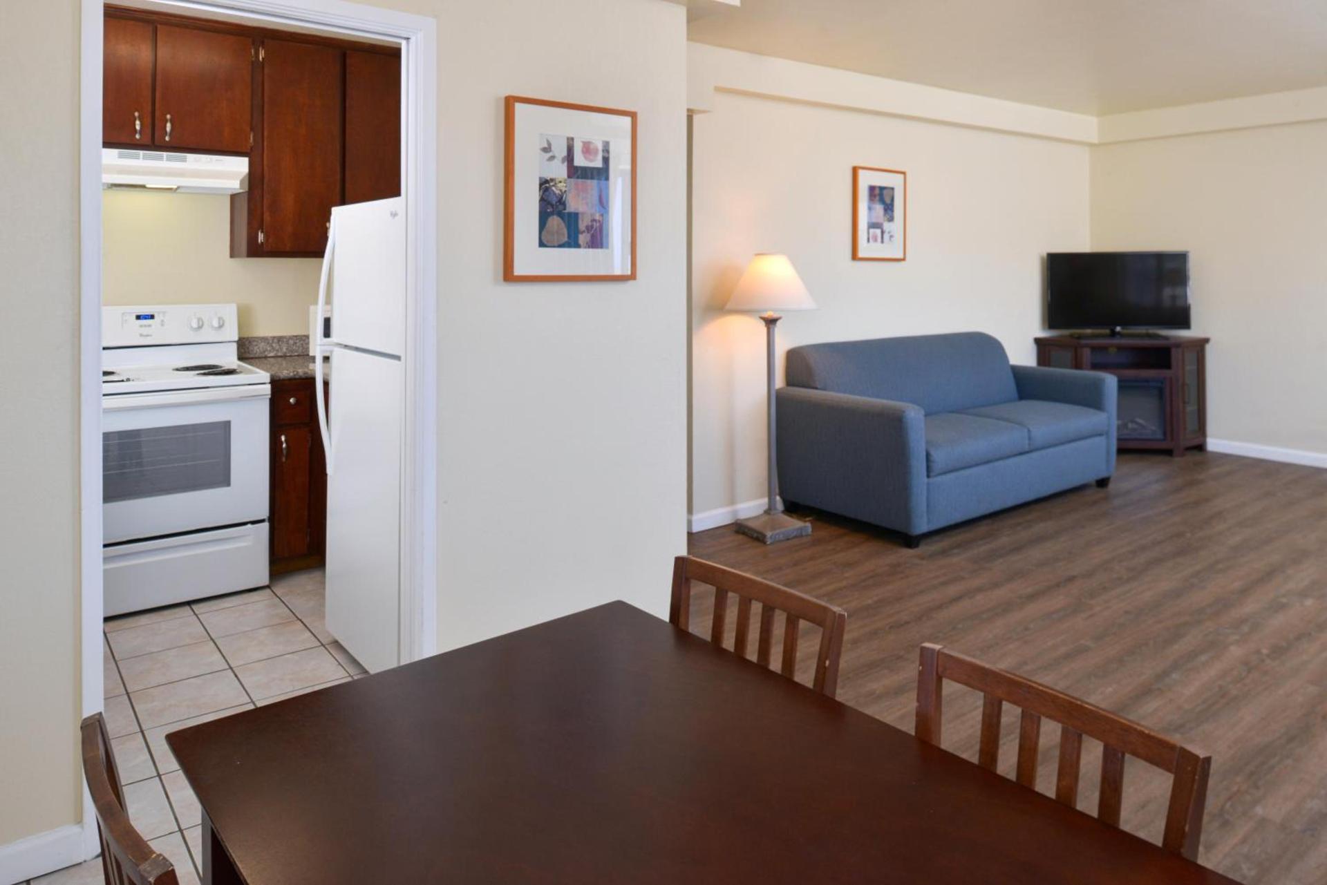 Edgewater Inn and Suites photo 73