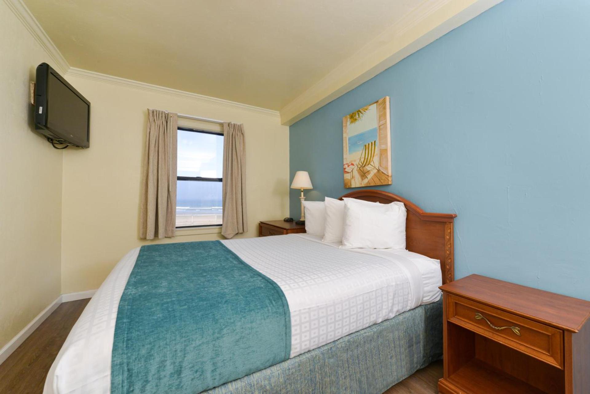 Edgewater Inn and Suites photo 81