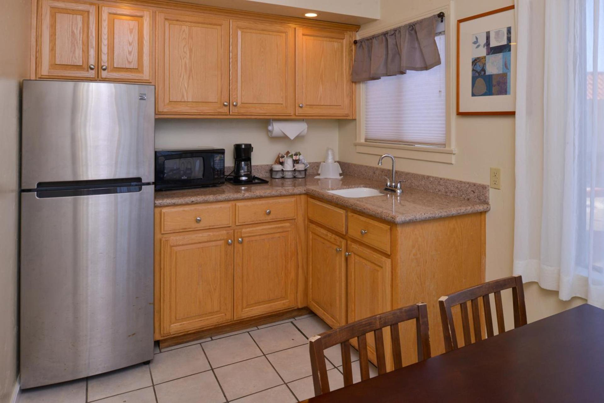 Edgewater Inn and Suites photo 83