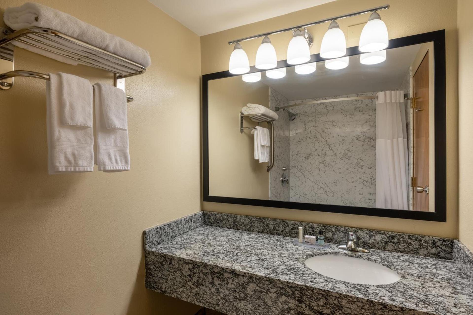 AmericInn by Wyndham Cedar Rapids North photo 38