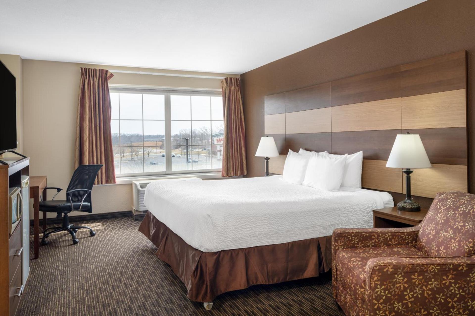 AmericInn by Wyndham Cedar Rapids North photo 37
