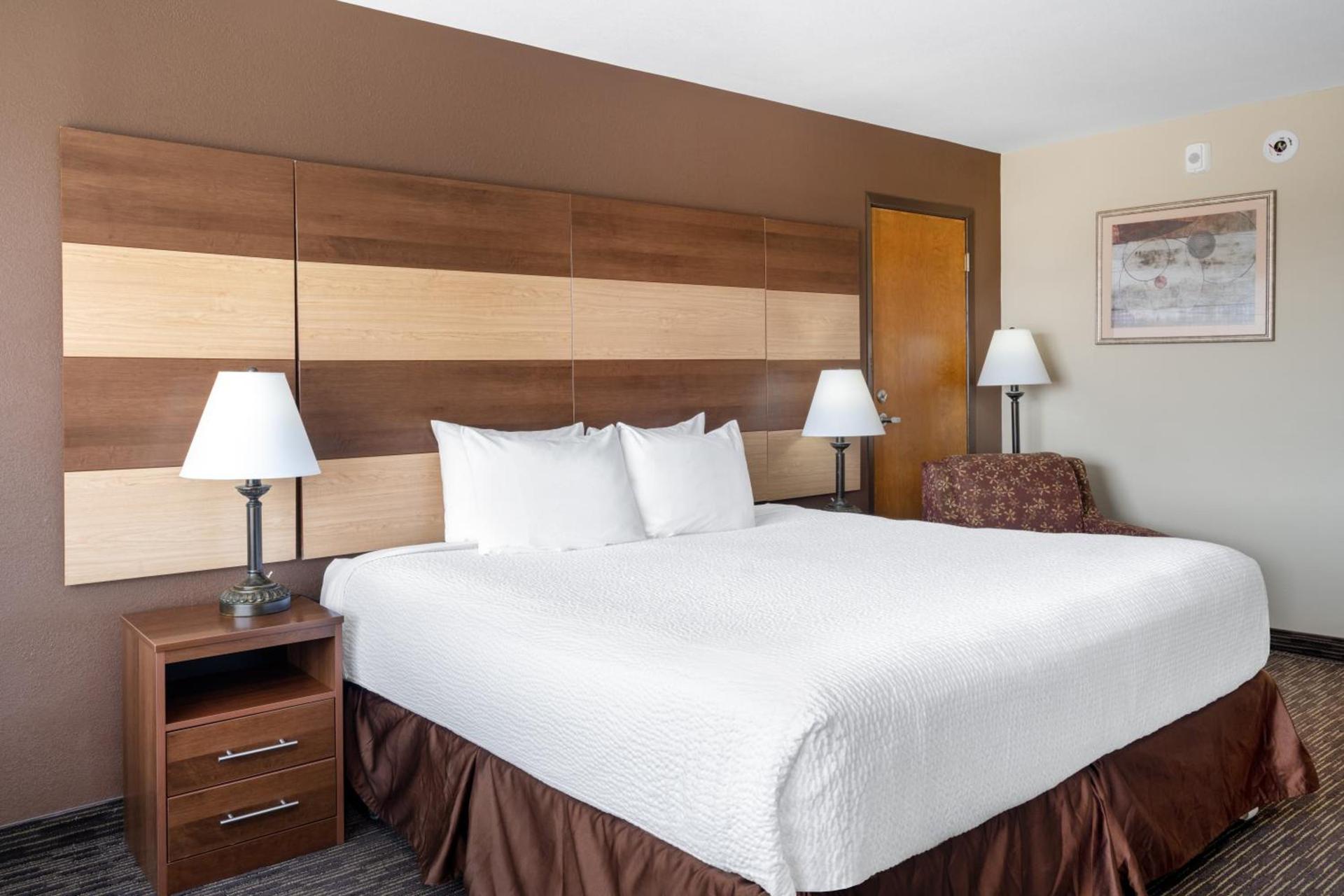 AmericInn by Wyndham Cedar Rapids North photo 40